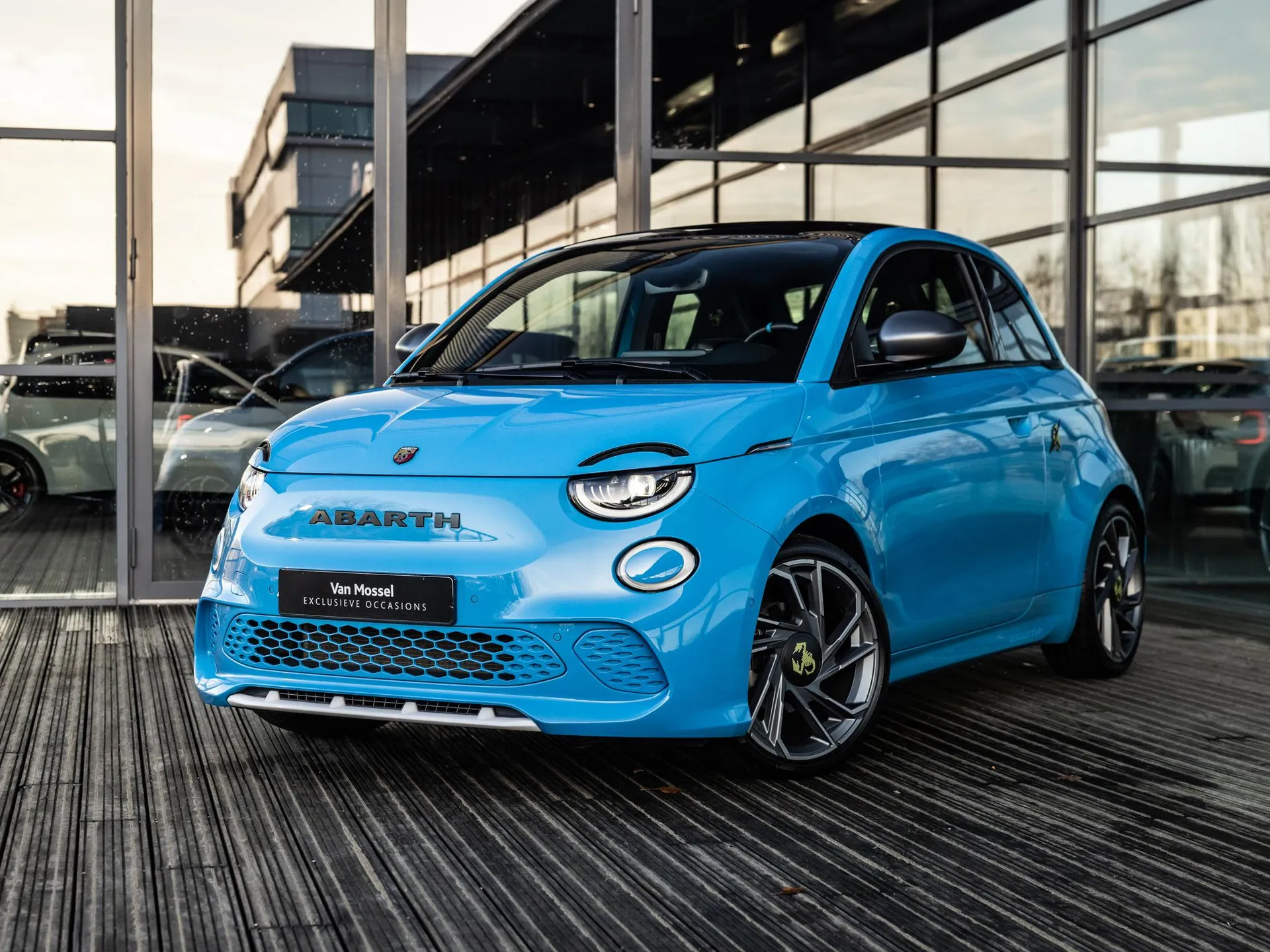 Abarth 500e Abarth Scorpionissima 42 kWh