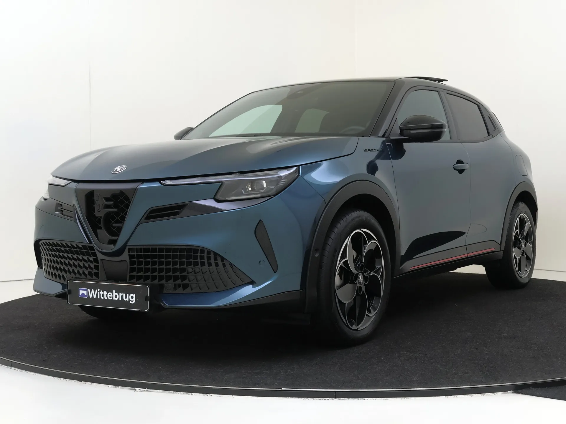 Alfa Romeo Junior Elettrica Speciale 54 kWh