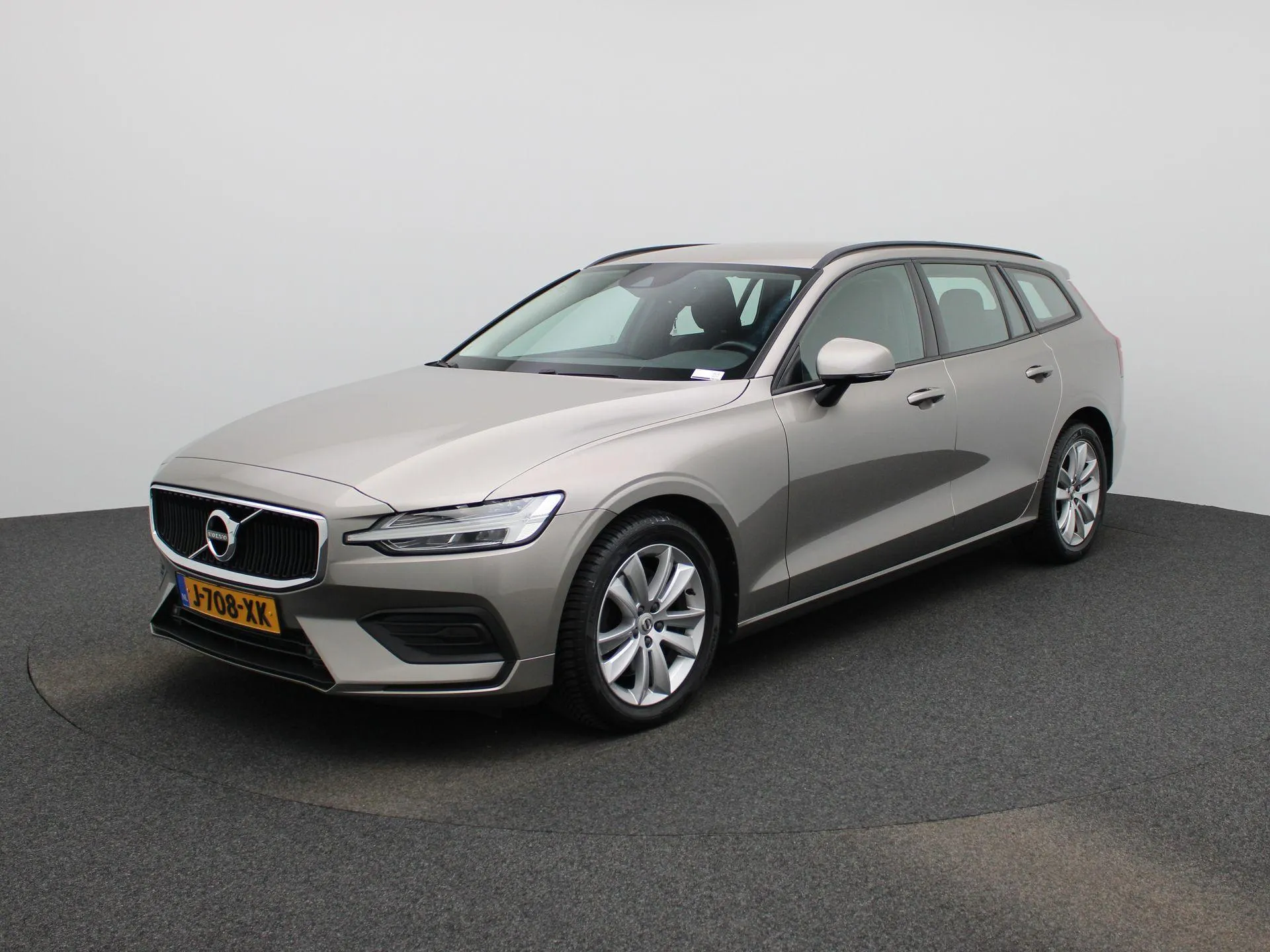 Volvo V60 2.0 B3 Momentum Advantage