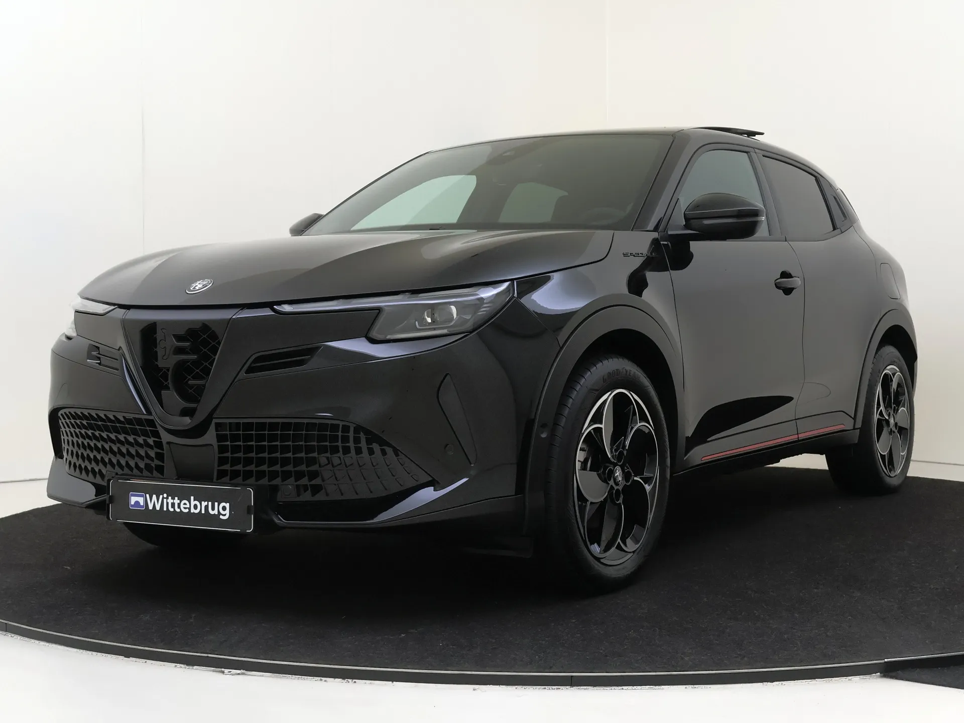 Alfa Romeo Junior Elettrica Speciale 54 kWh