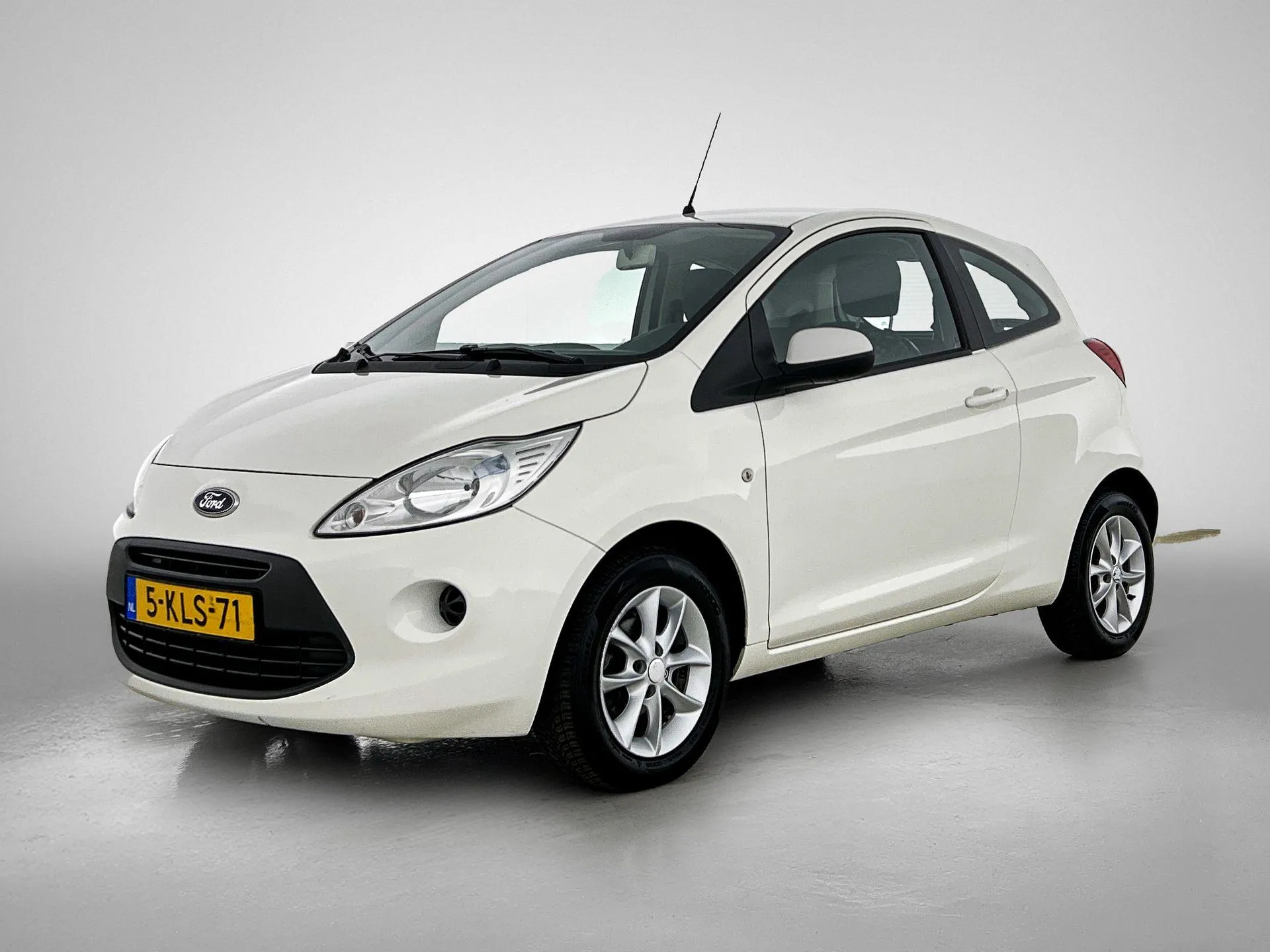 Lease Ford Ford Ka 1.2 Champions Edition start/stop - Vergelijk via Leasevinder