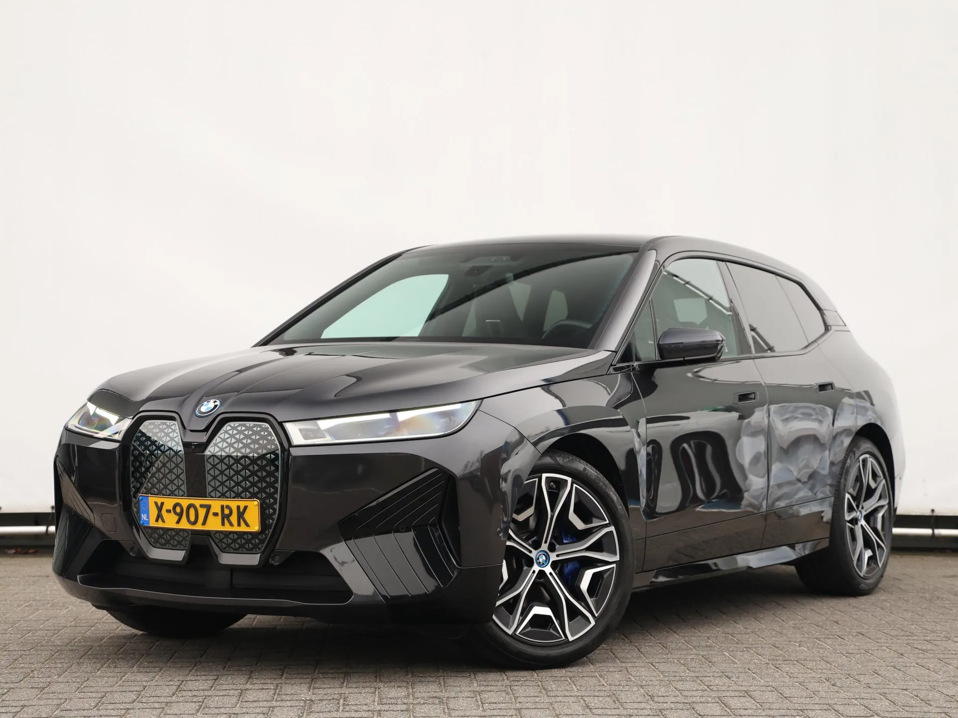 BMW iX