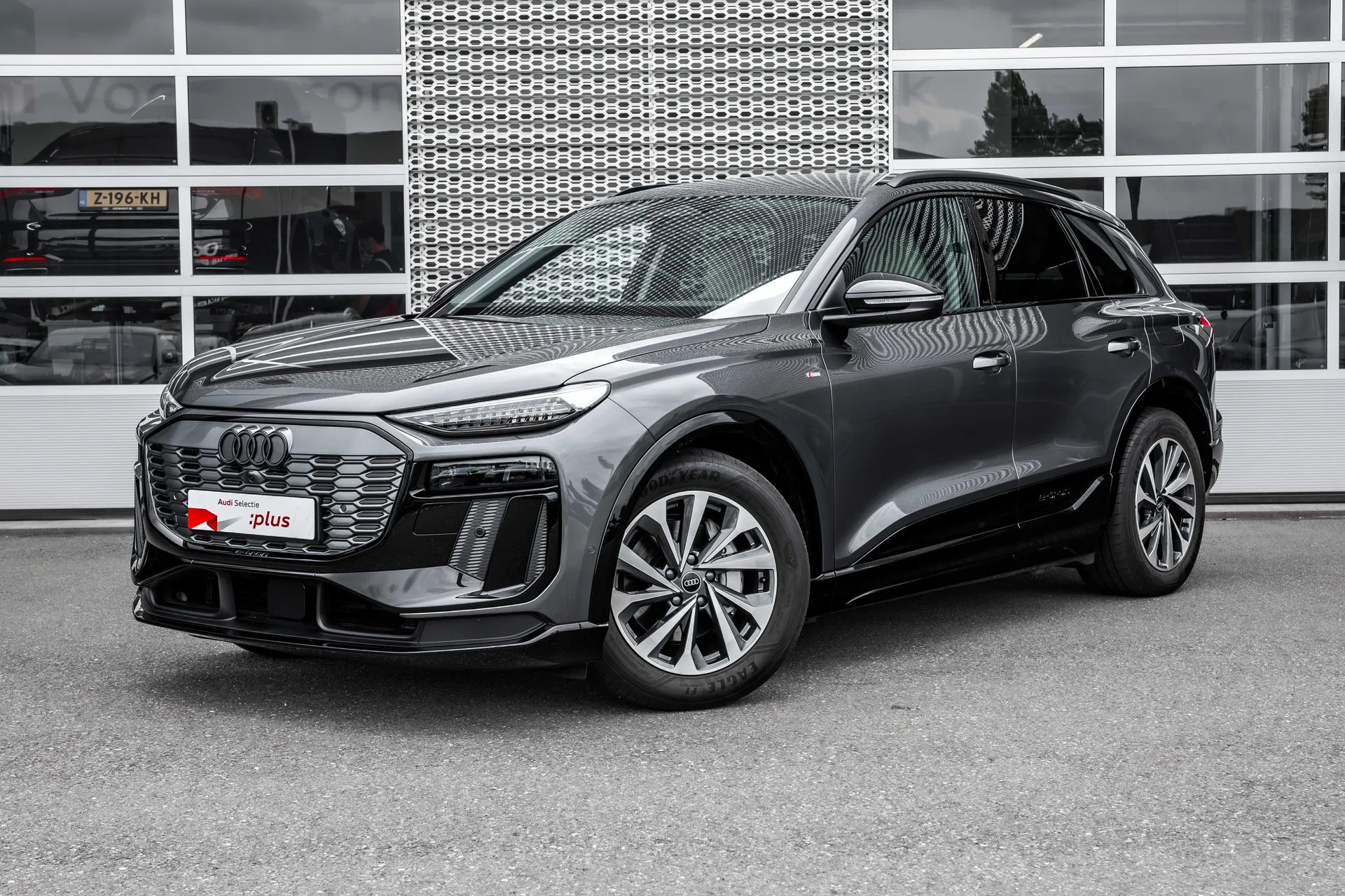 Audi Q6 e-tron — foto 1