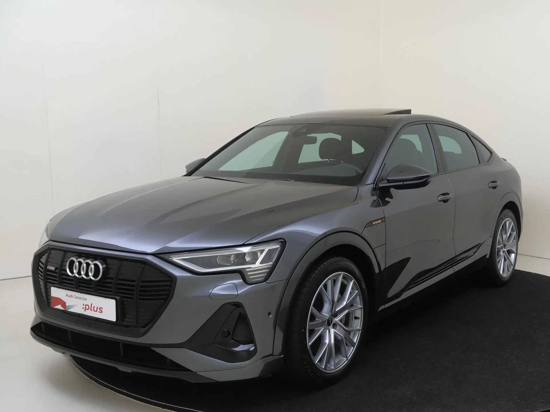 Audi e-tron — foto 1