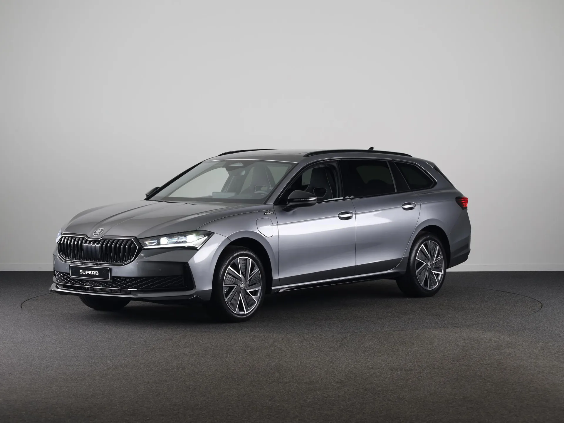 Škoda Superb — foto 1
