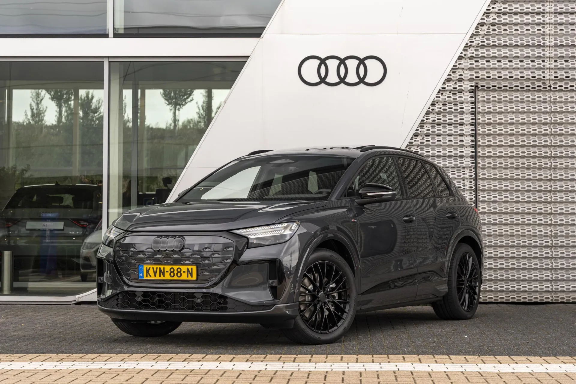 Audi Q4 e-tron — foto 1