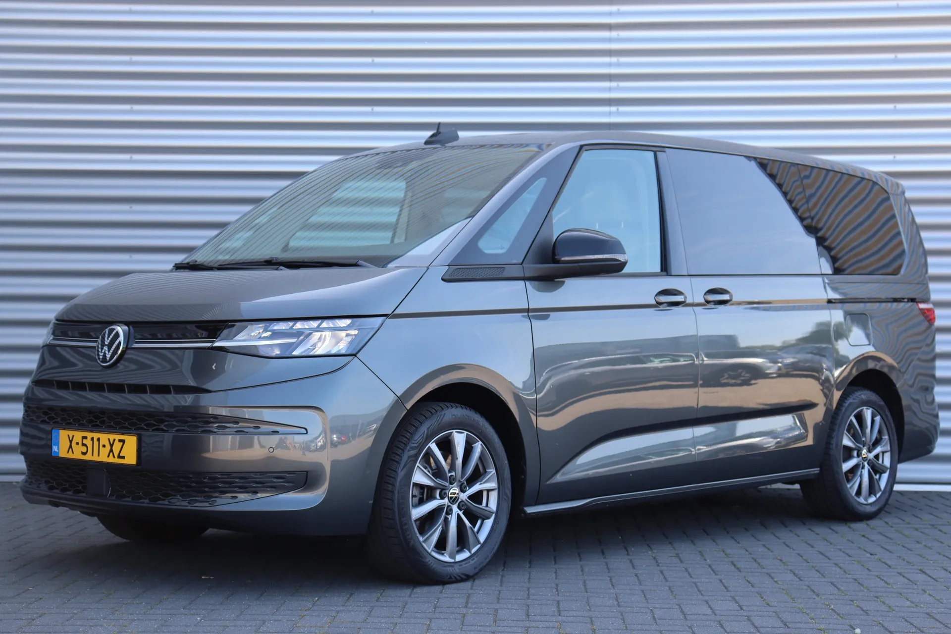 Volkswagen Multivan — foto 1
