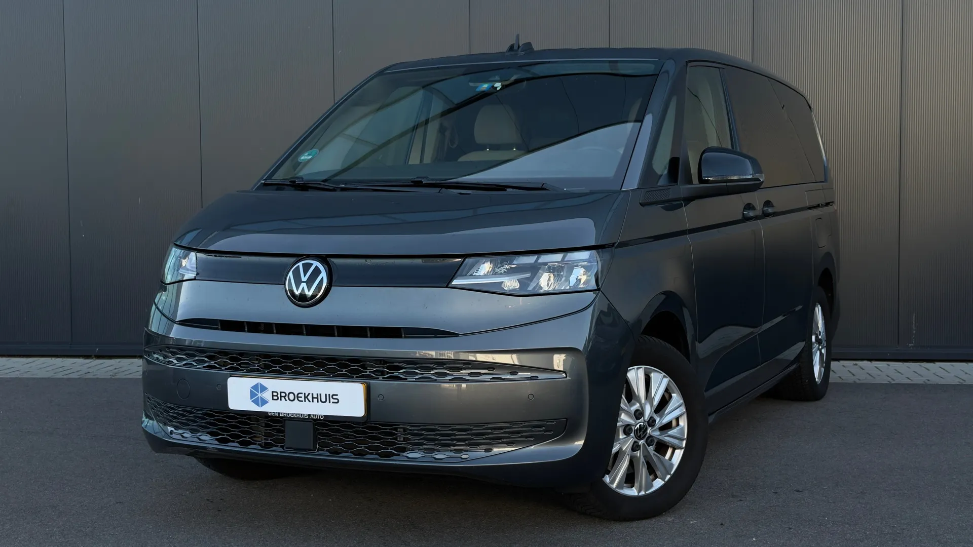 Volkswagen Multivan — foto 1