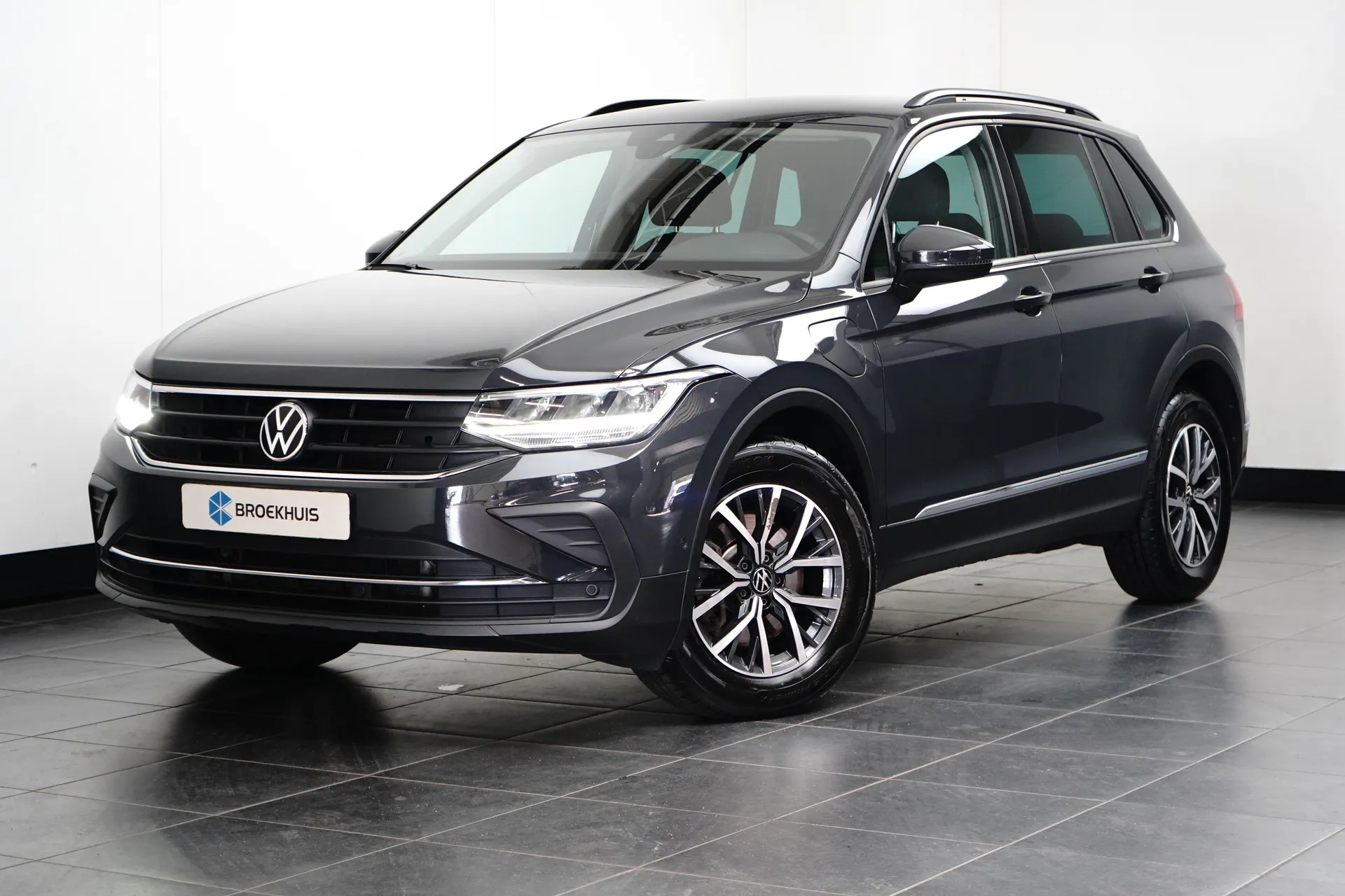 Volkswagen Tiguan — foto 1