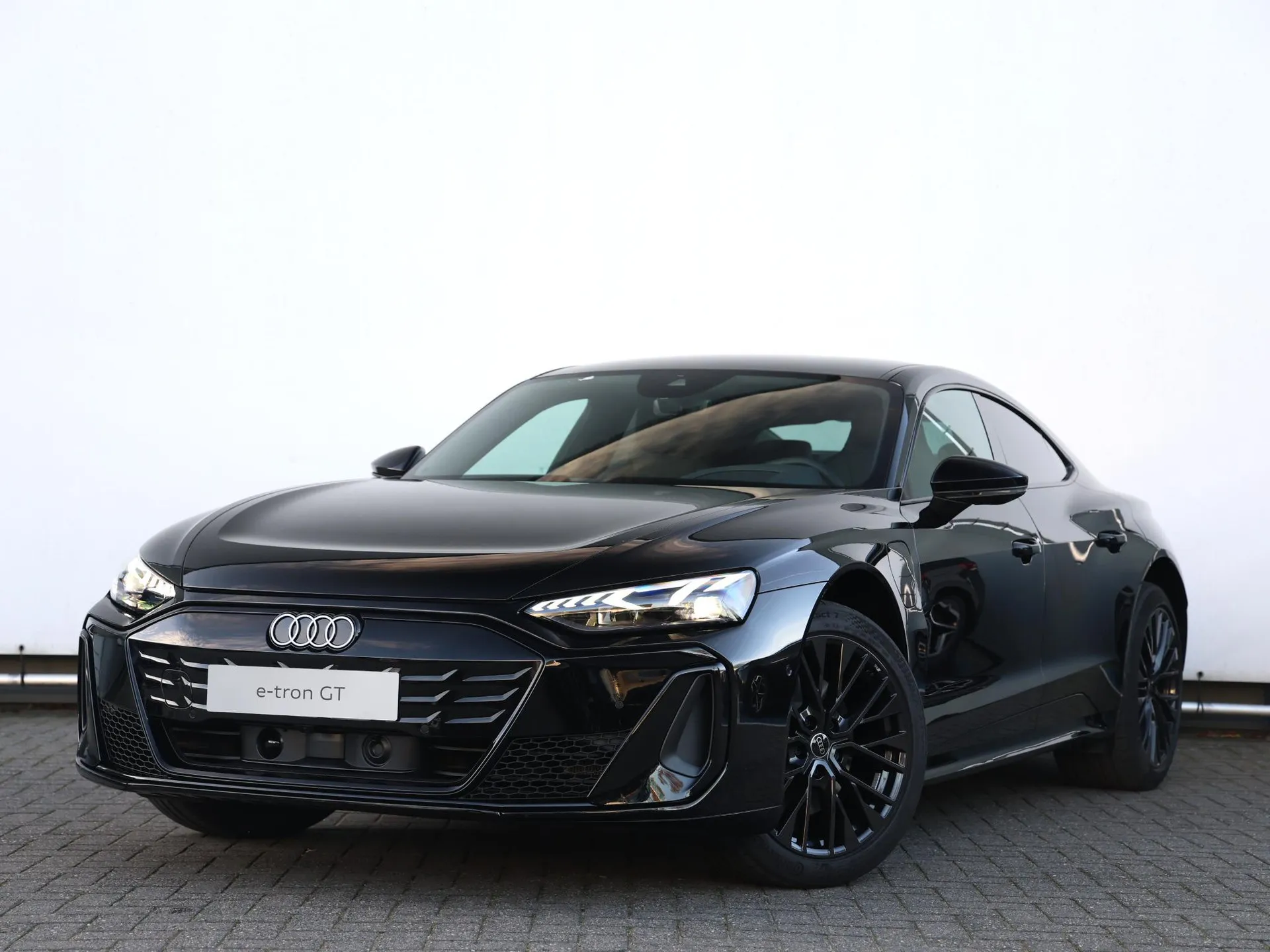 Audi e-tron GT — foto 1