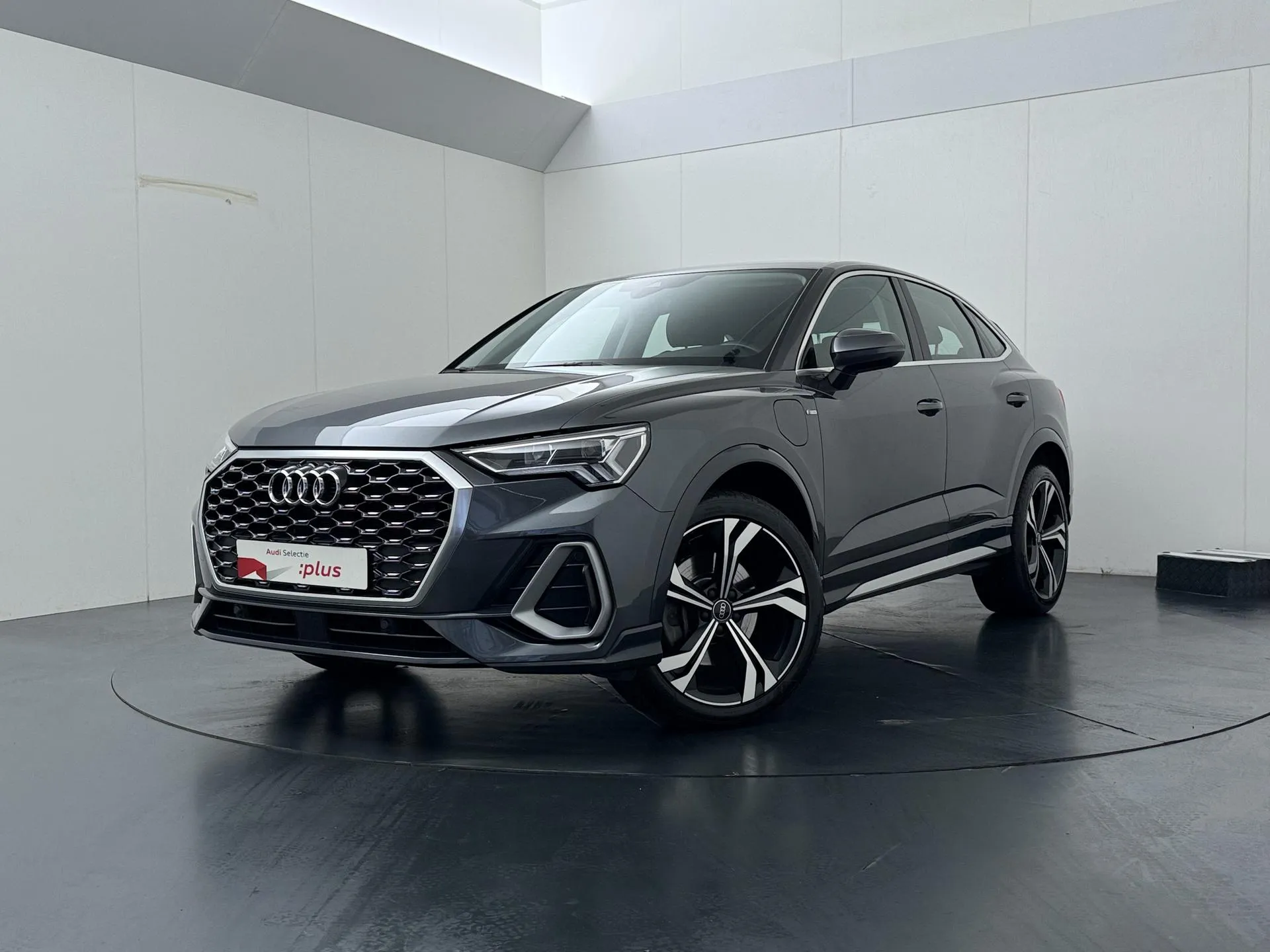 Audi Q3 — foto 1