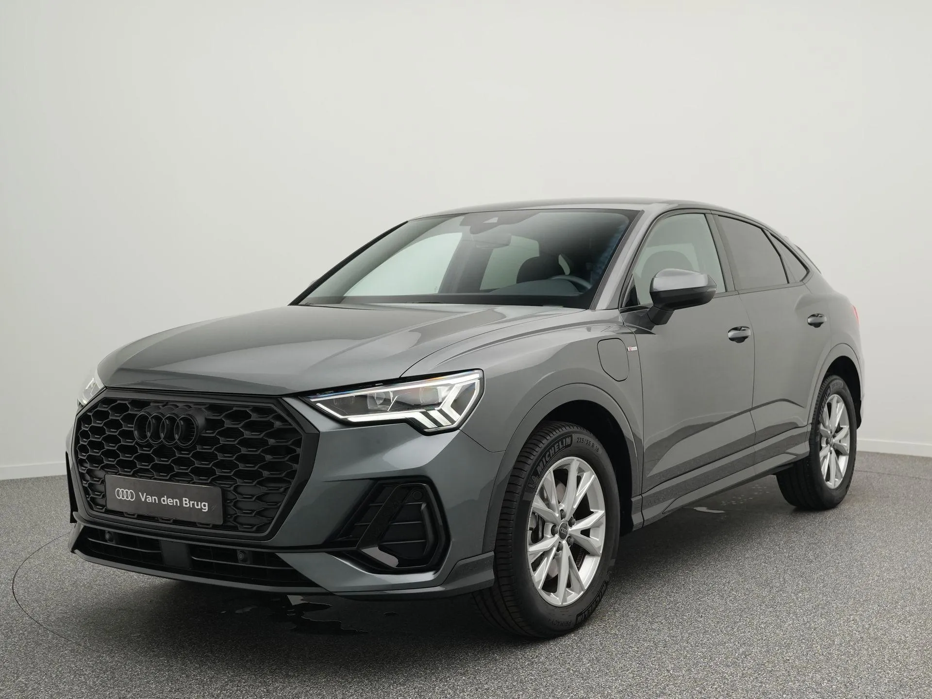 Audi Q3 — foto 1