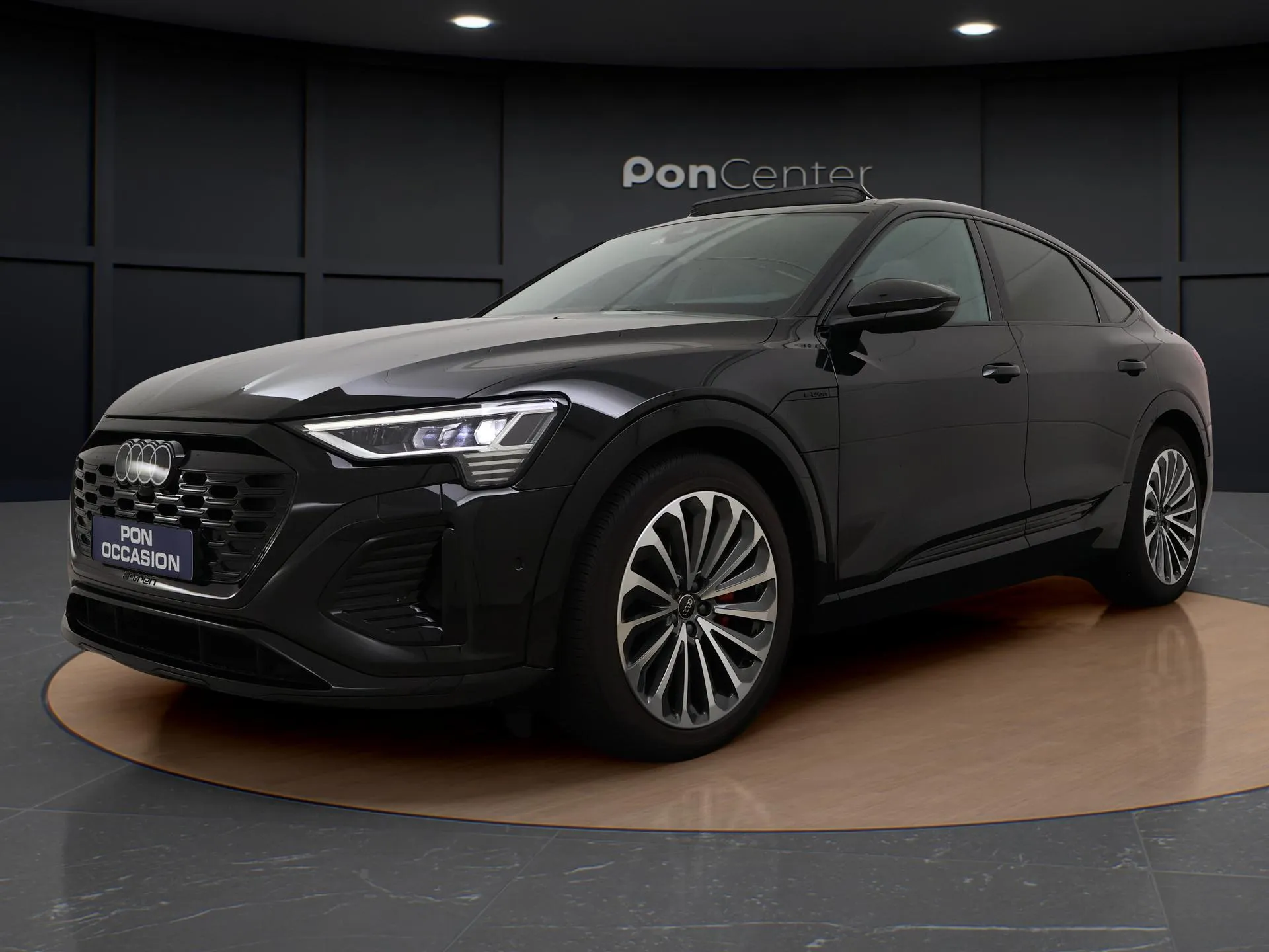 Audi Q8 Sportback e-tron — foto 1