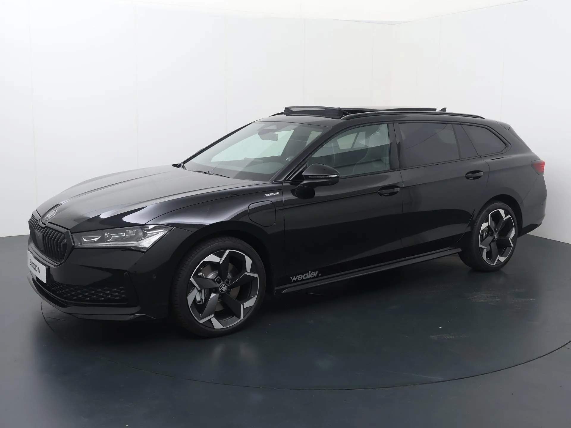 Škoda Superb — foto 1