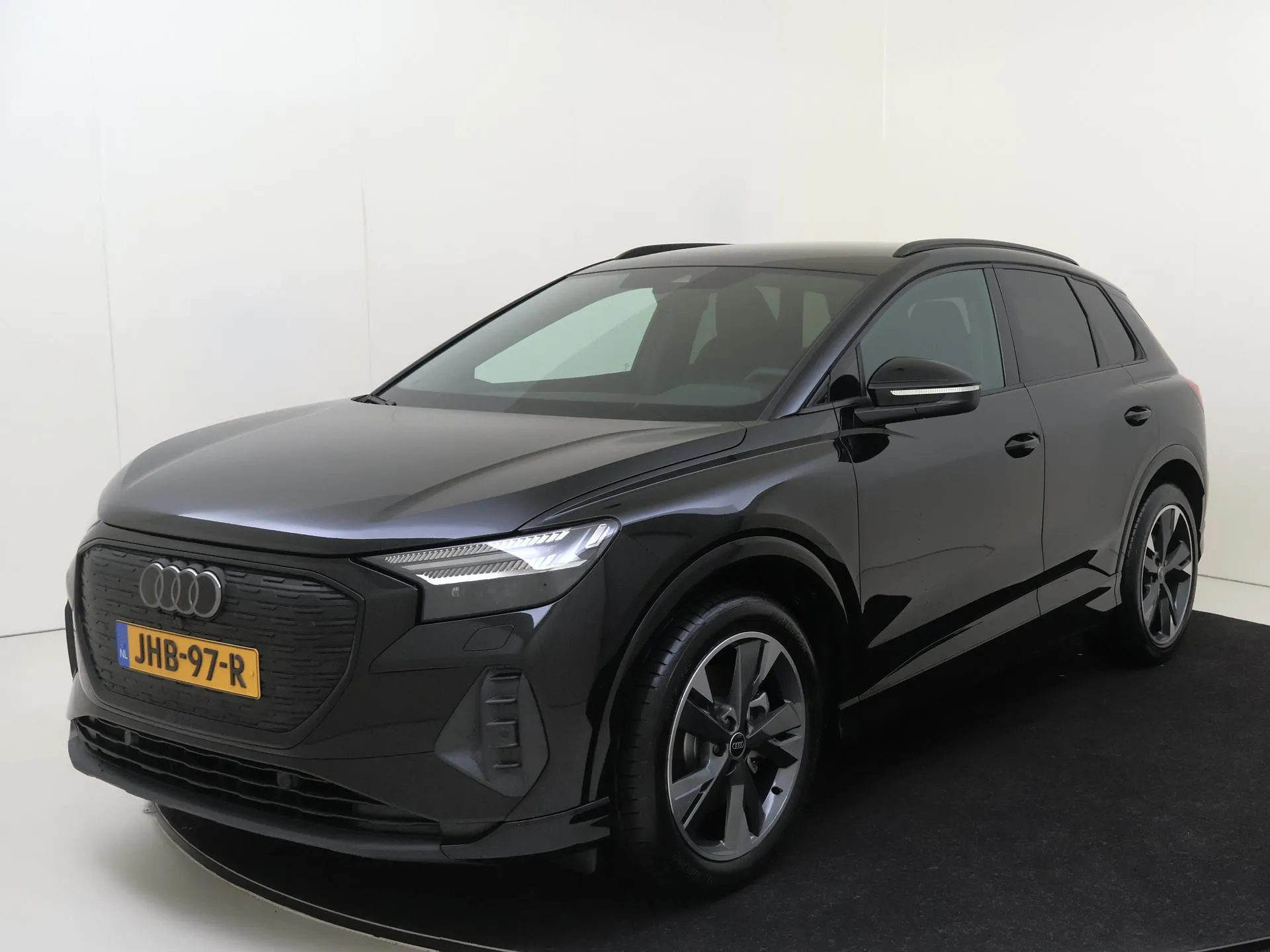 Audi Q4 e-tron — foto 1