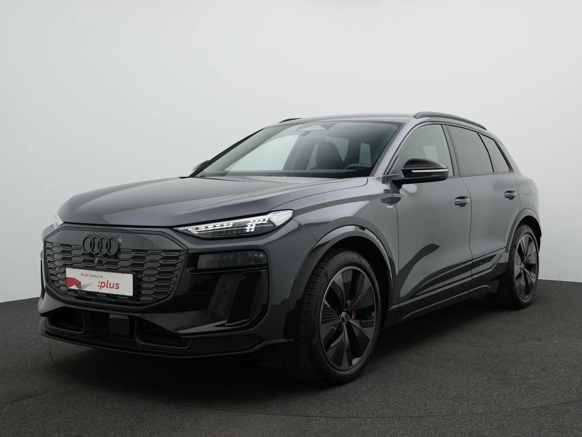 Audi Q6 e-tron — foto 1