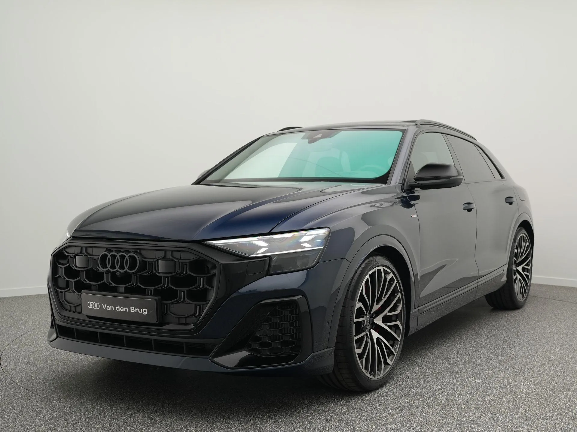 Audi Q8 — foto 1