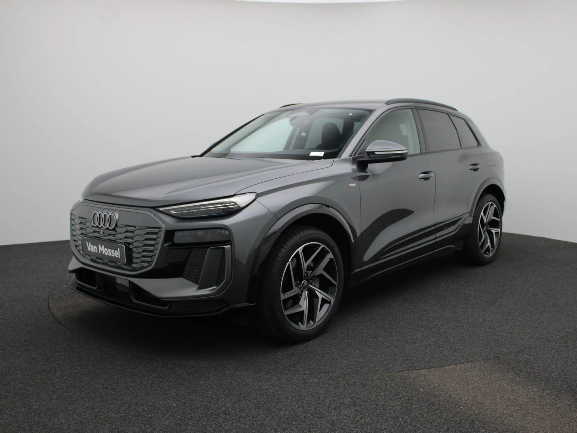 Audi Q6 e-tron — foto 1