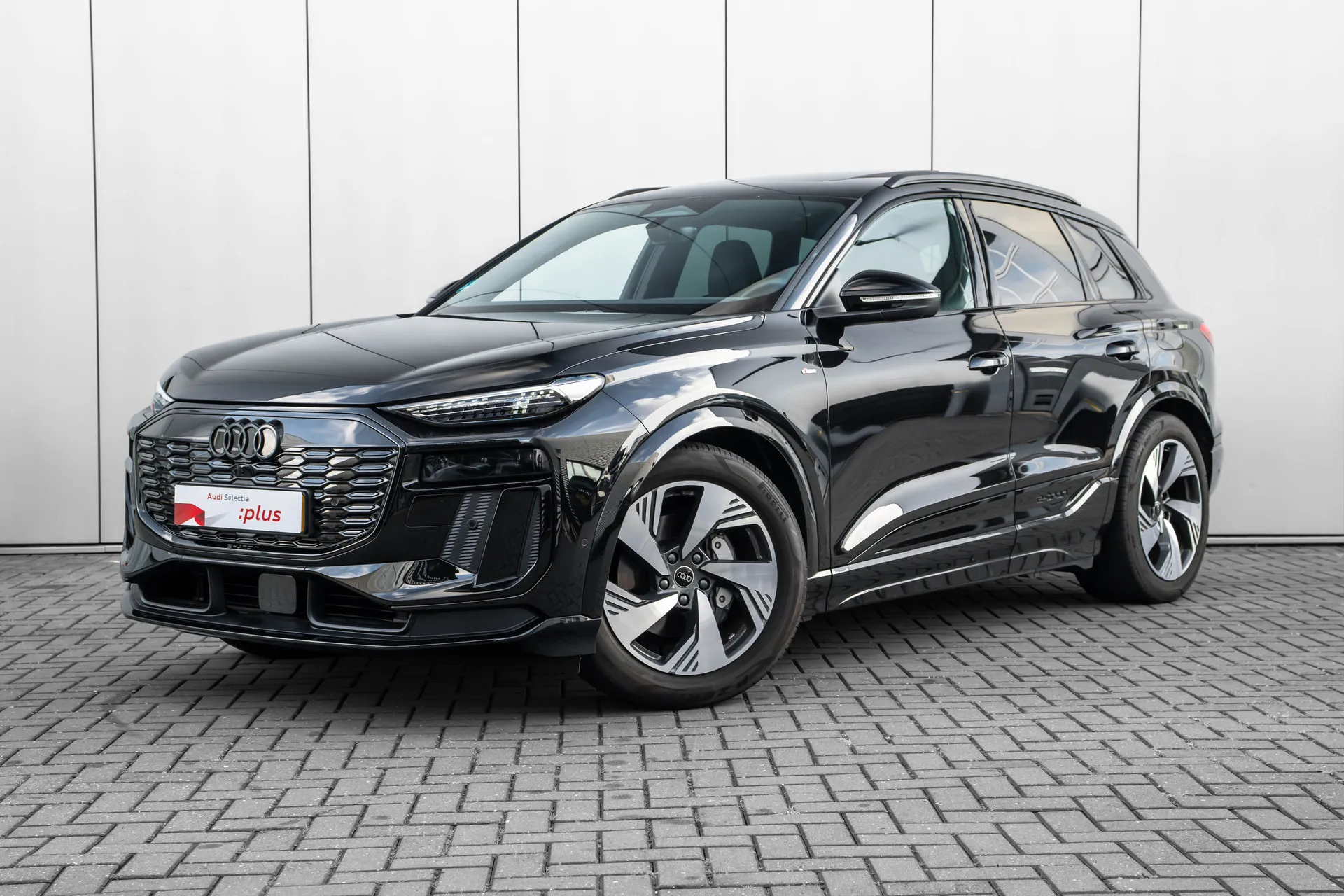 Audi Q6 e-tron — foto 1