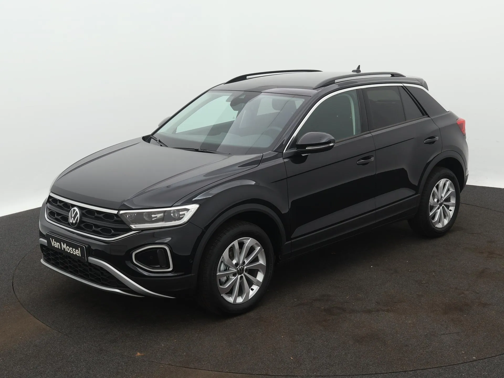 Volkswagen T-Roc — foto 1
