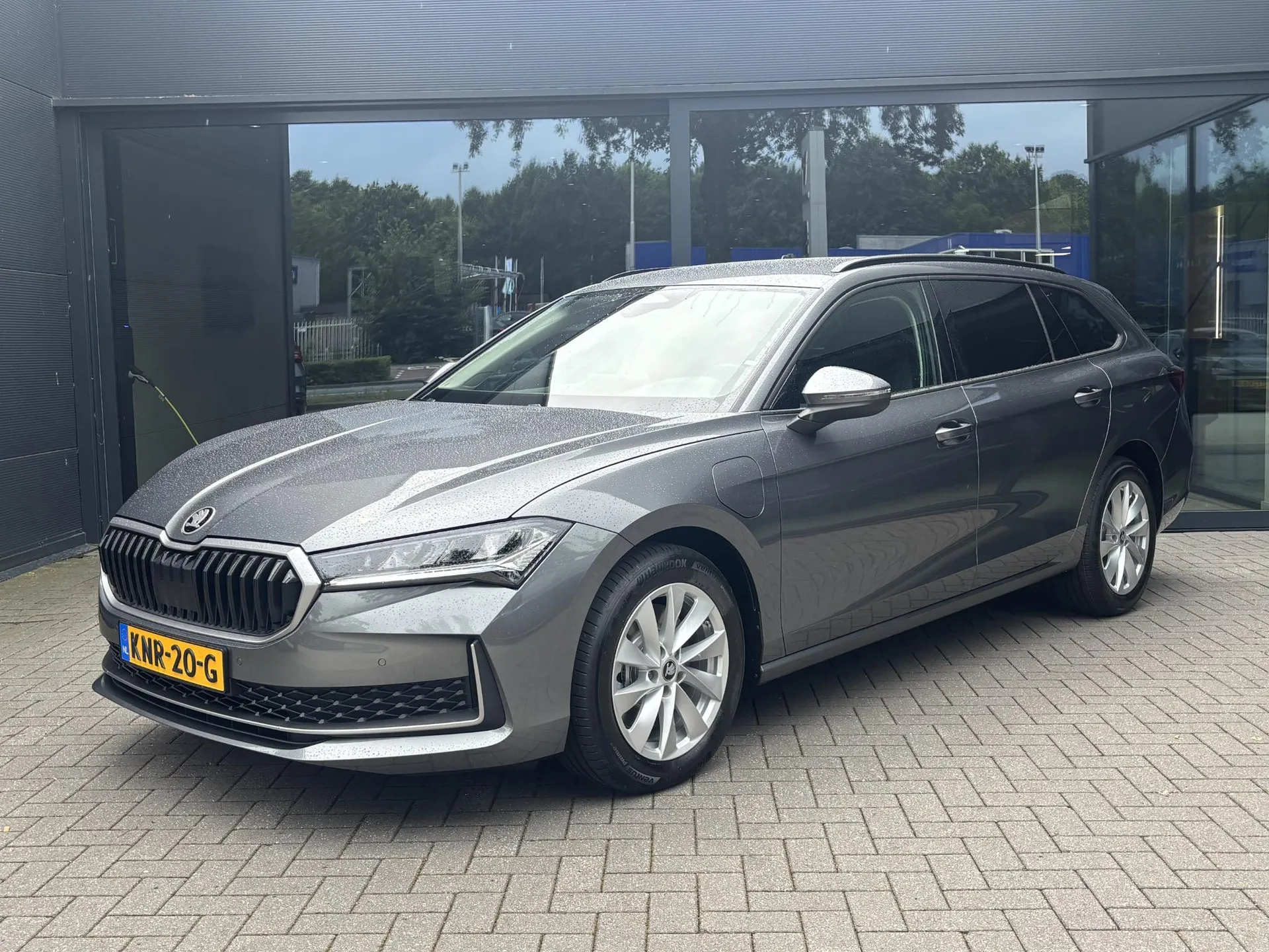 Škoda Superb — foto 1
