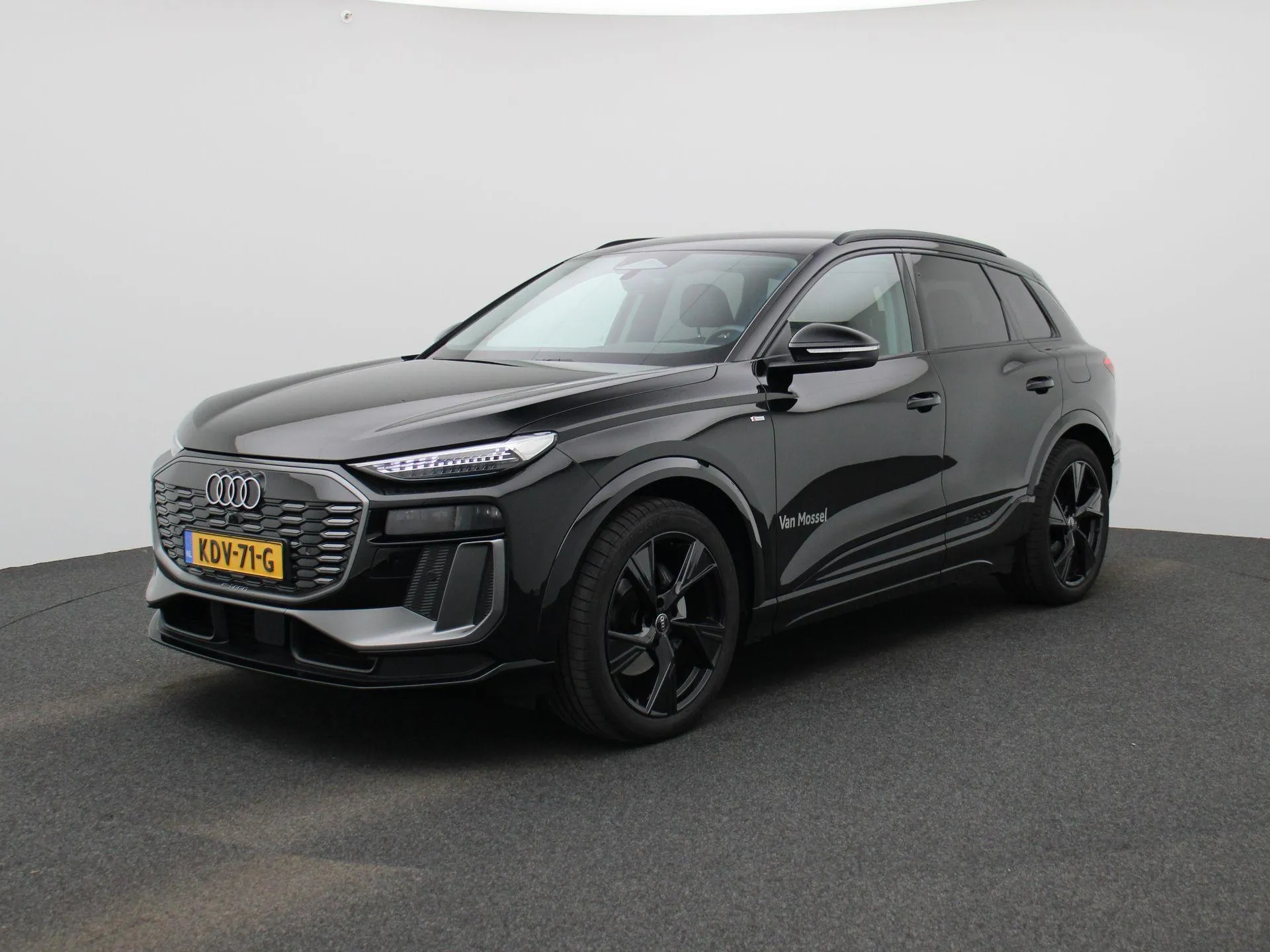 Audi Q6 e-tron — foto 1