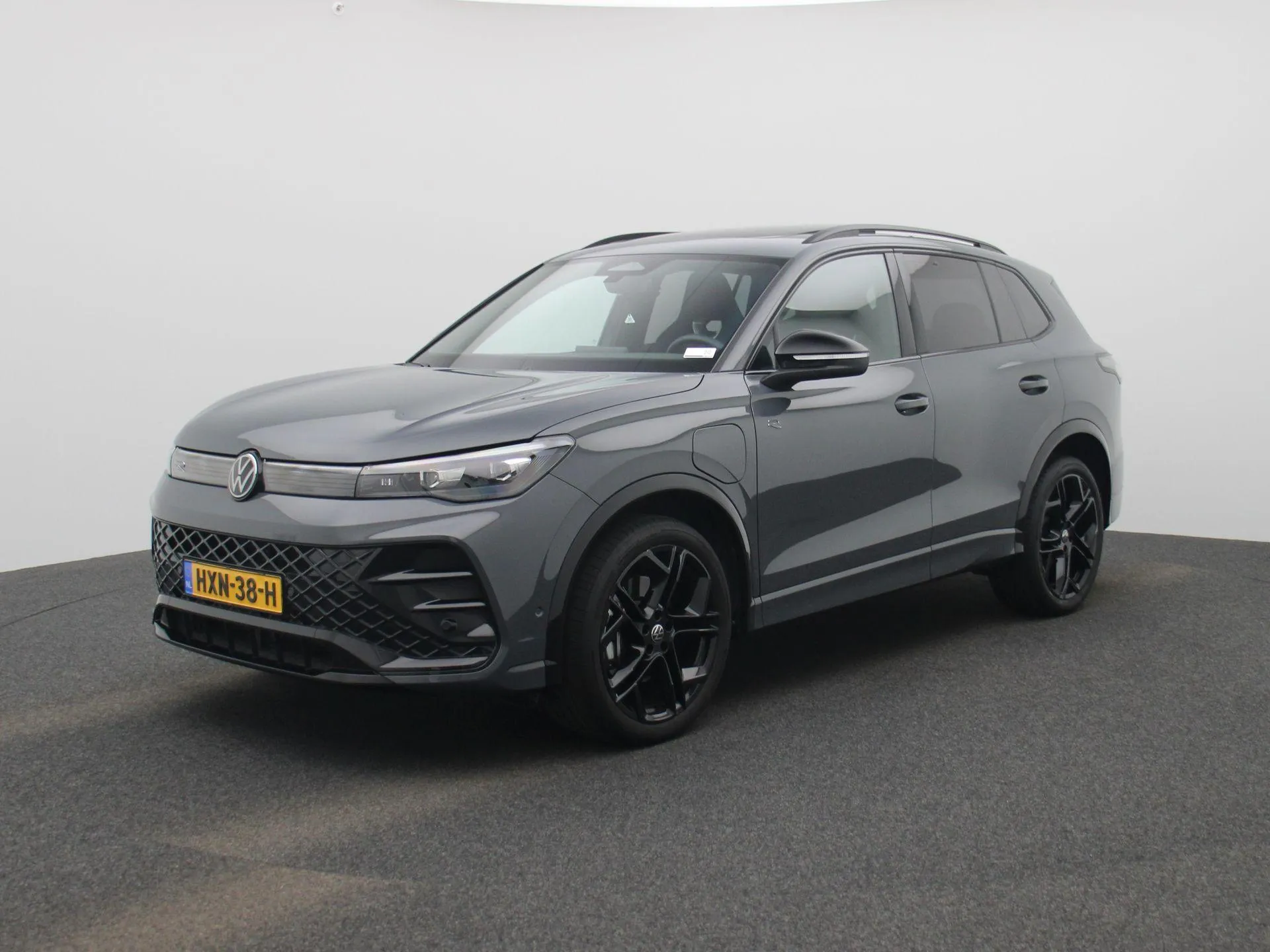 Volkswagen Tiguan — foto 1
