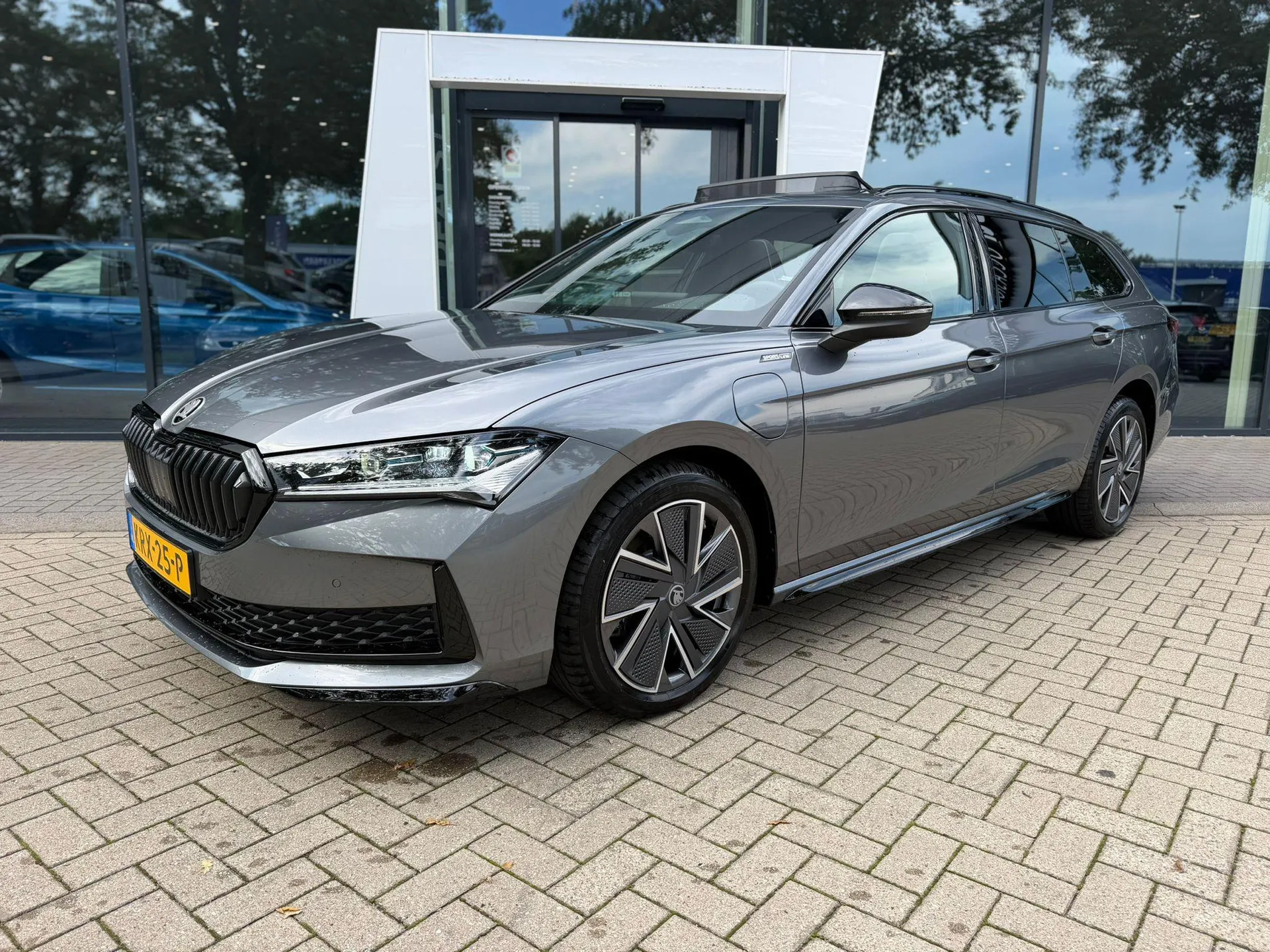 Škoda Superb — foto 1
