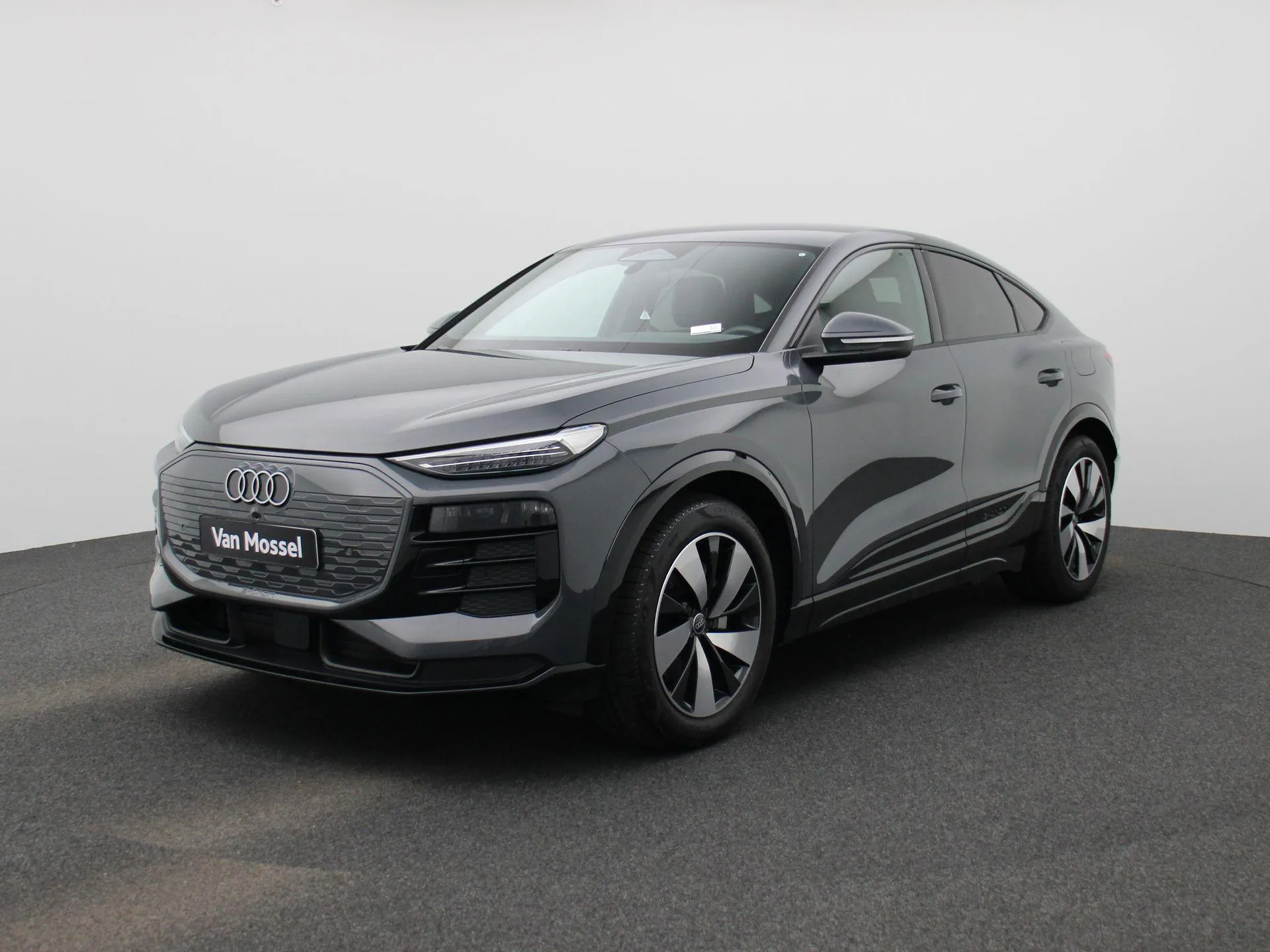 Audi Q6 e-tron — foto 1