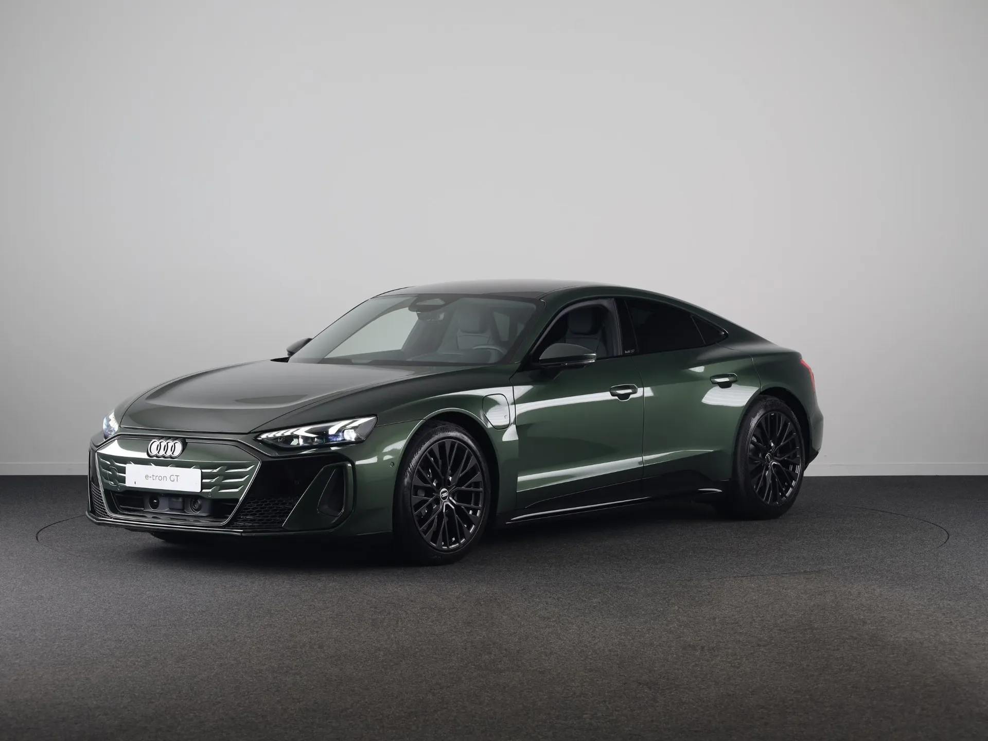 Audi e-tron GT — foto 1