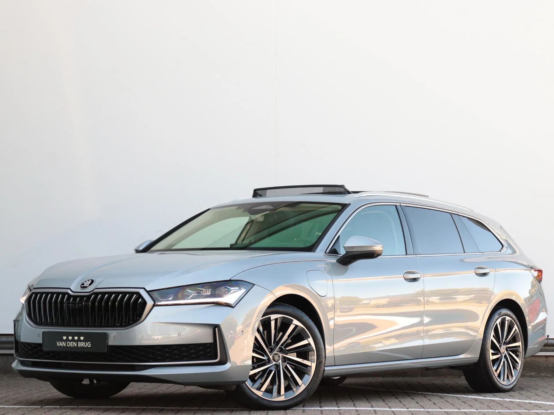 Škoda Superb — foto 1
