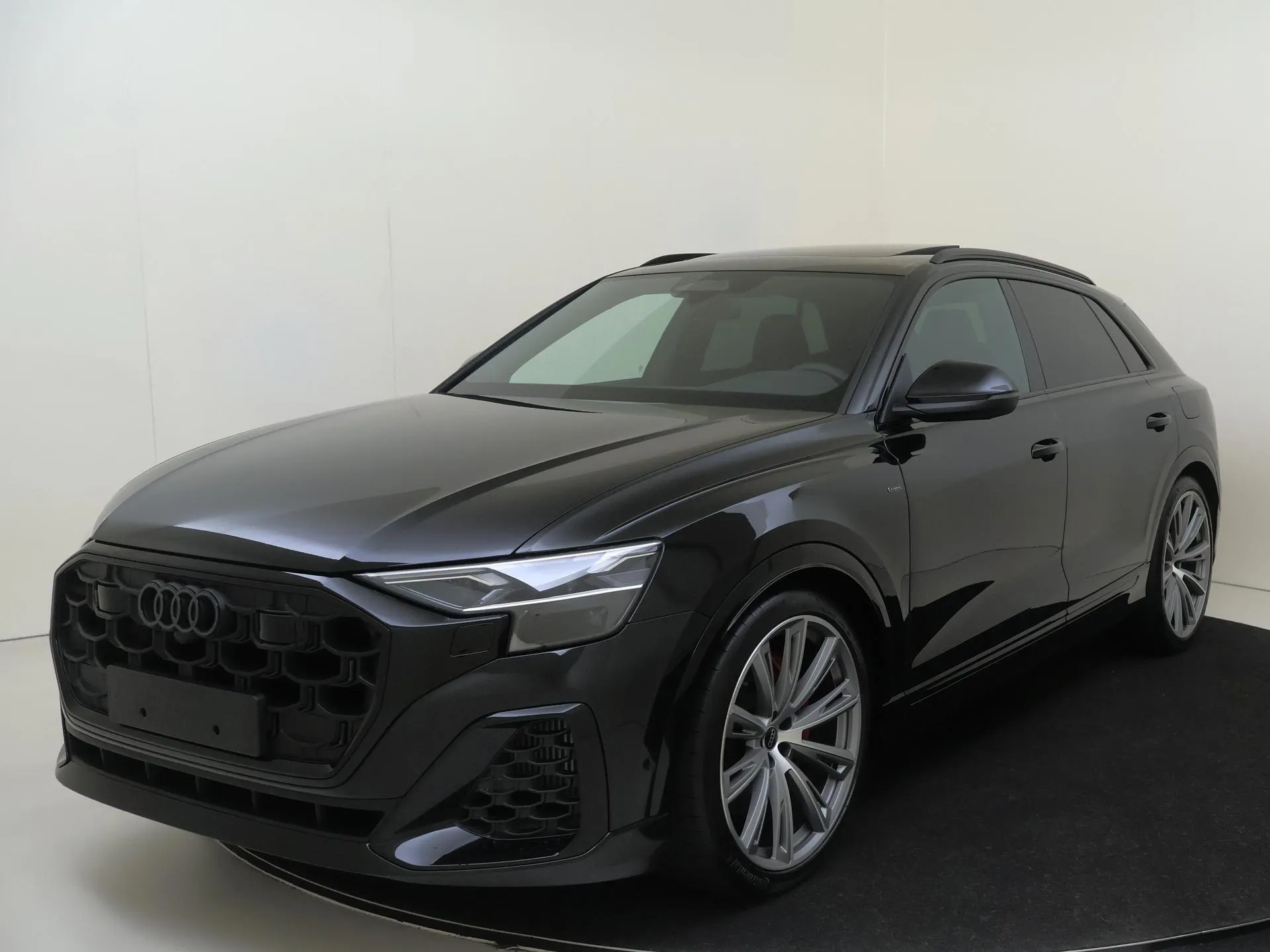 Audi Q8 — foto 1
