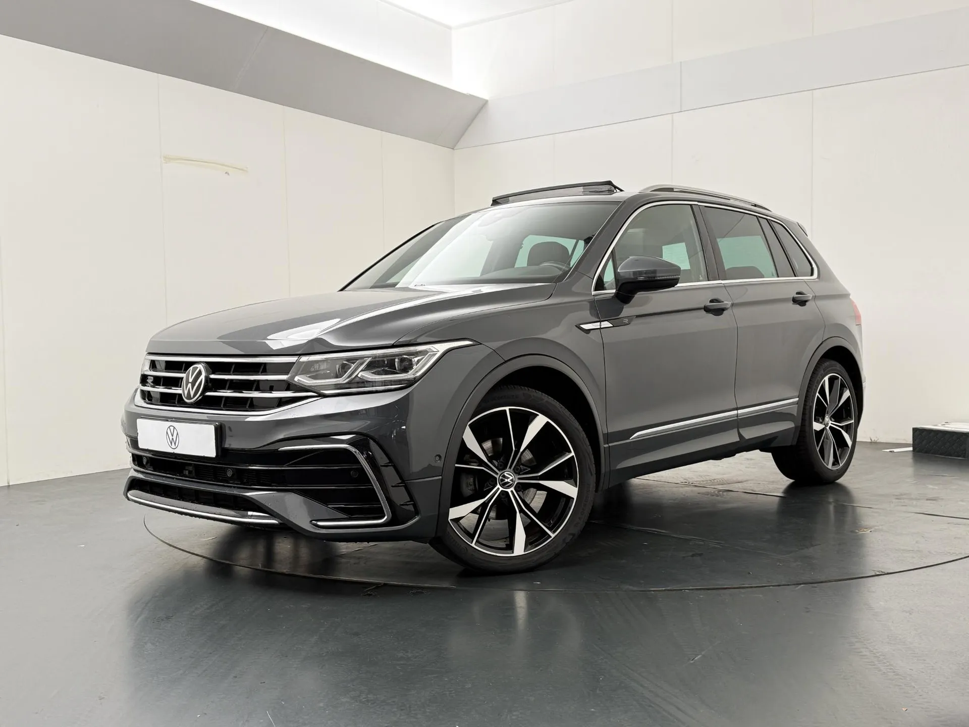 Volkswagen Tiguan — foto 1