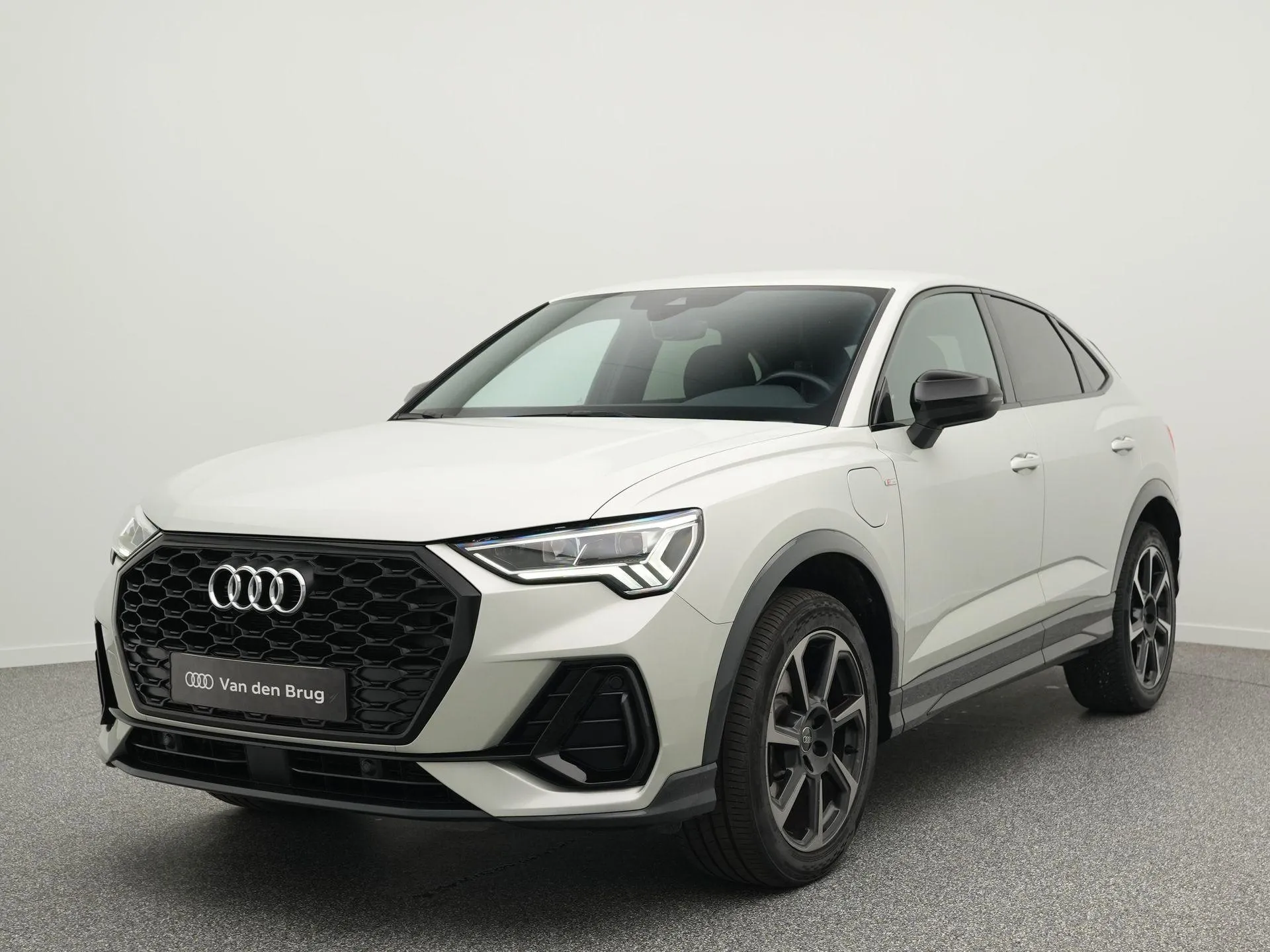 Audi Q3 — foto 1