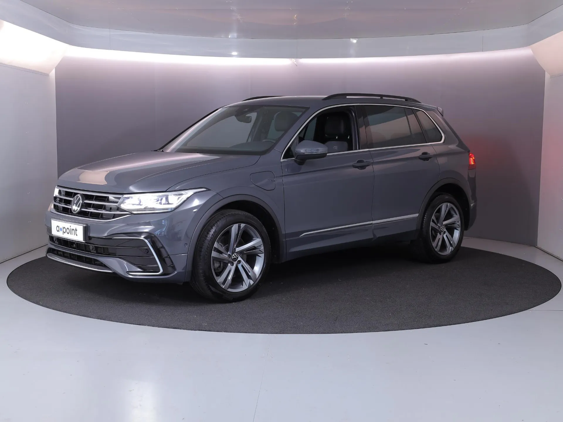 Volkswagen Tiguan — foto 1
