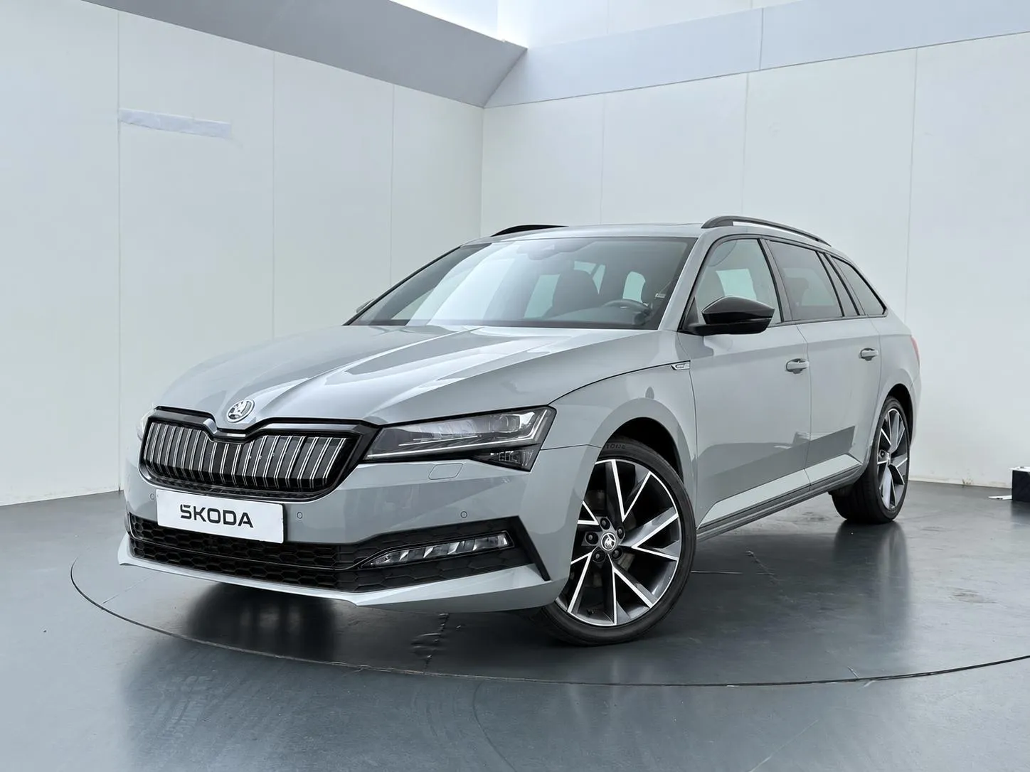 Škoda Superb — foto 1