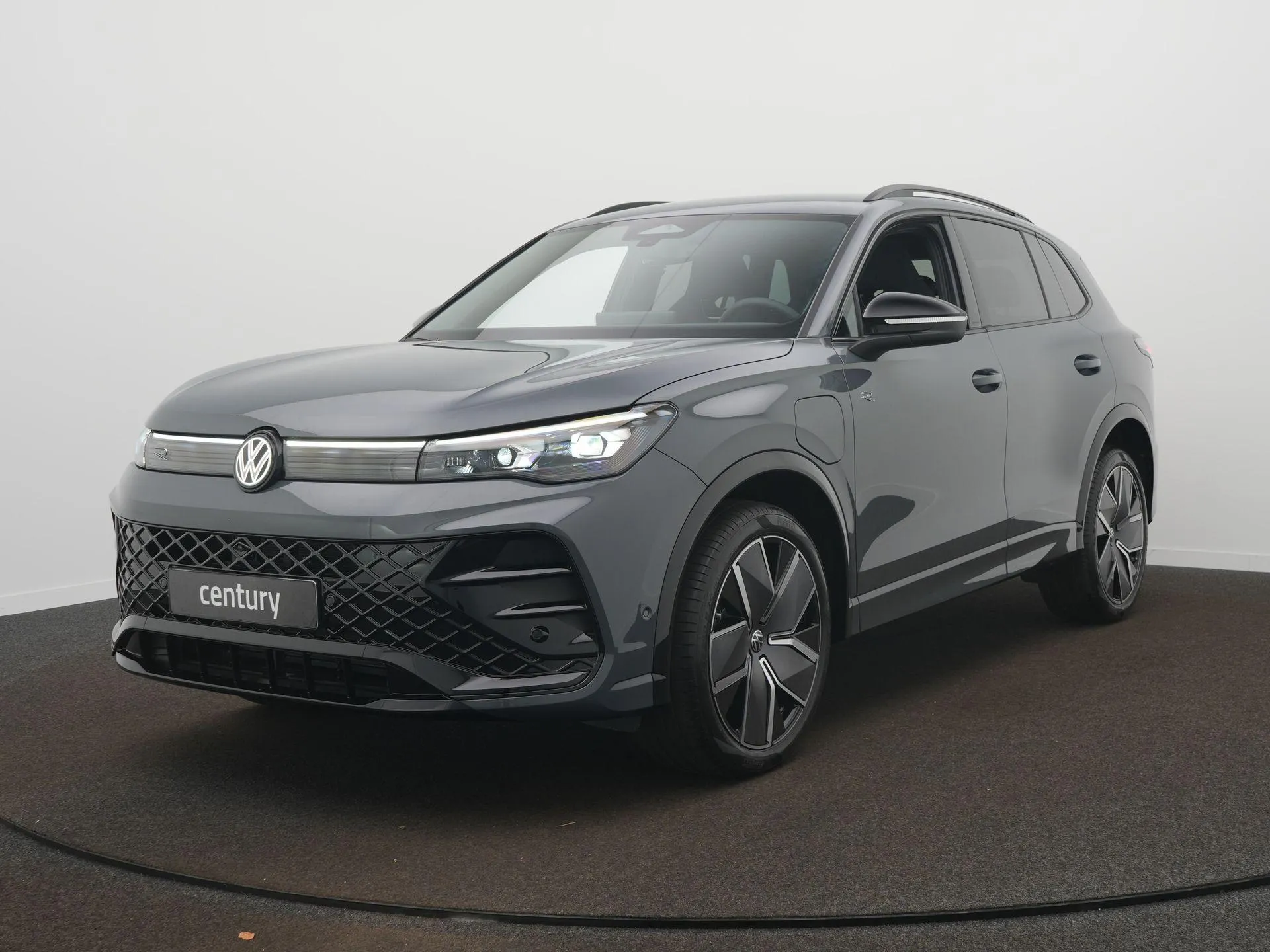 Volkswagen Tiguan — foto 1