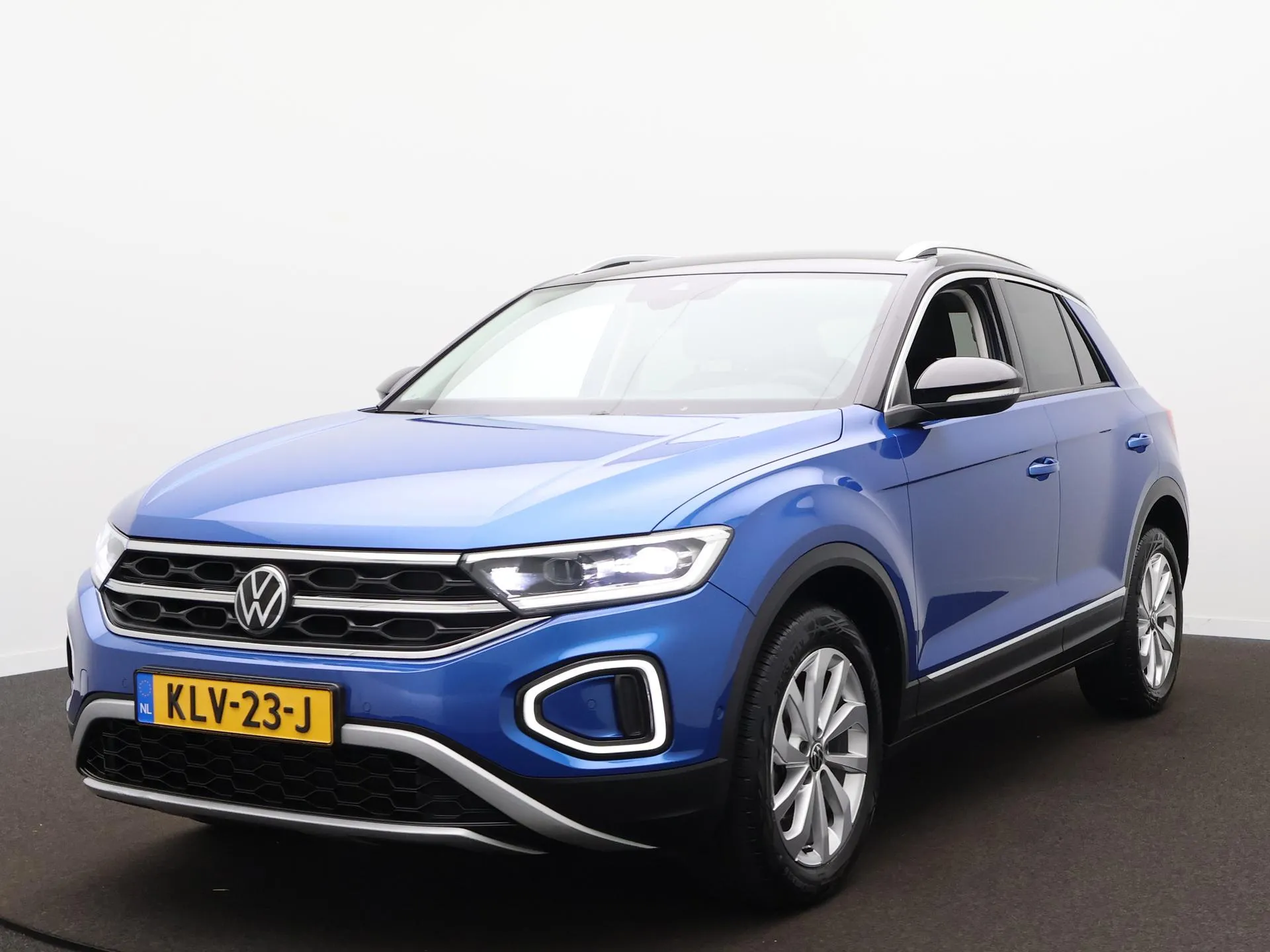 Volkswagen T-Roc — foto 1