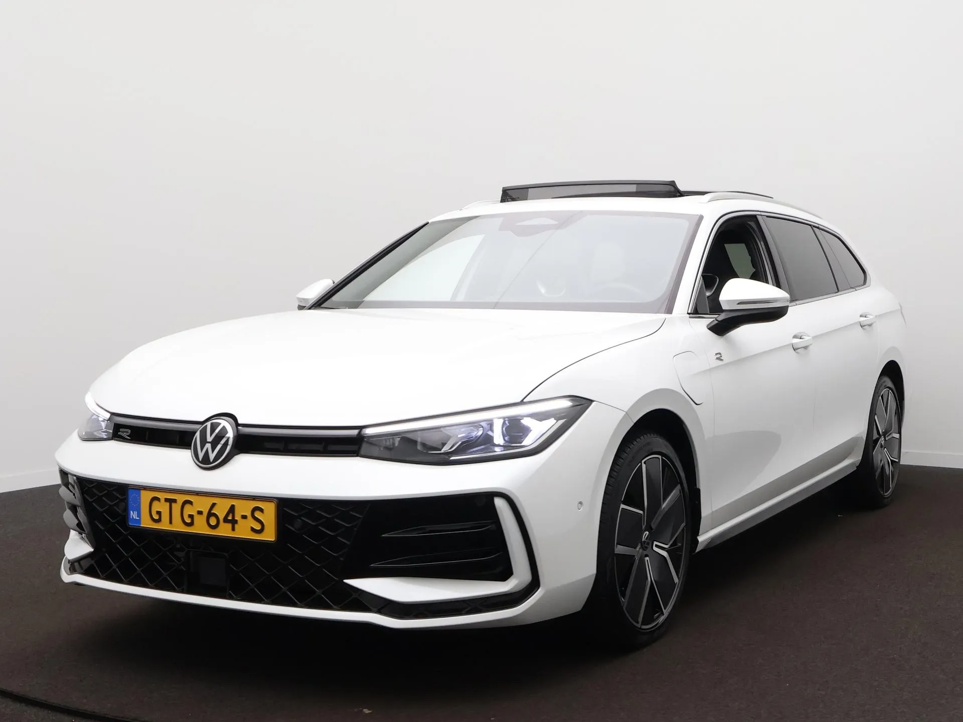 Volkswagen Passat — foto 1