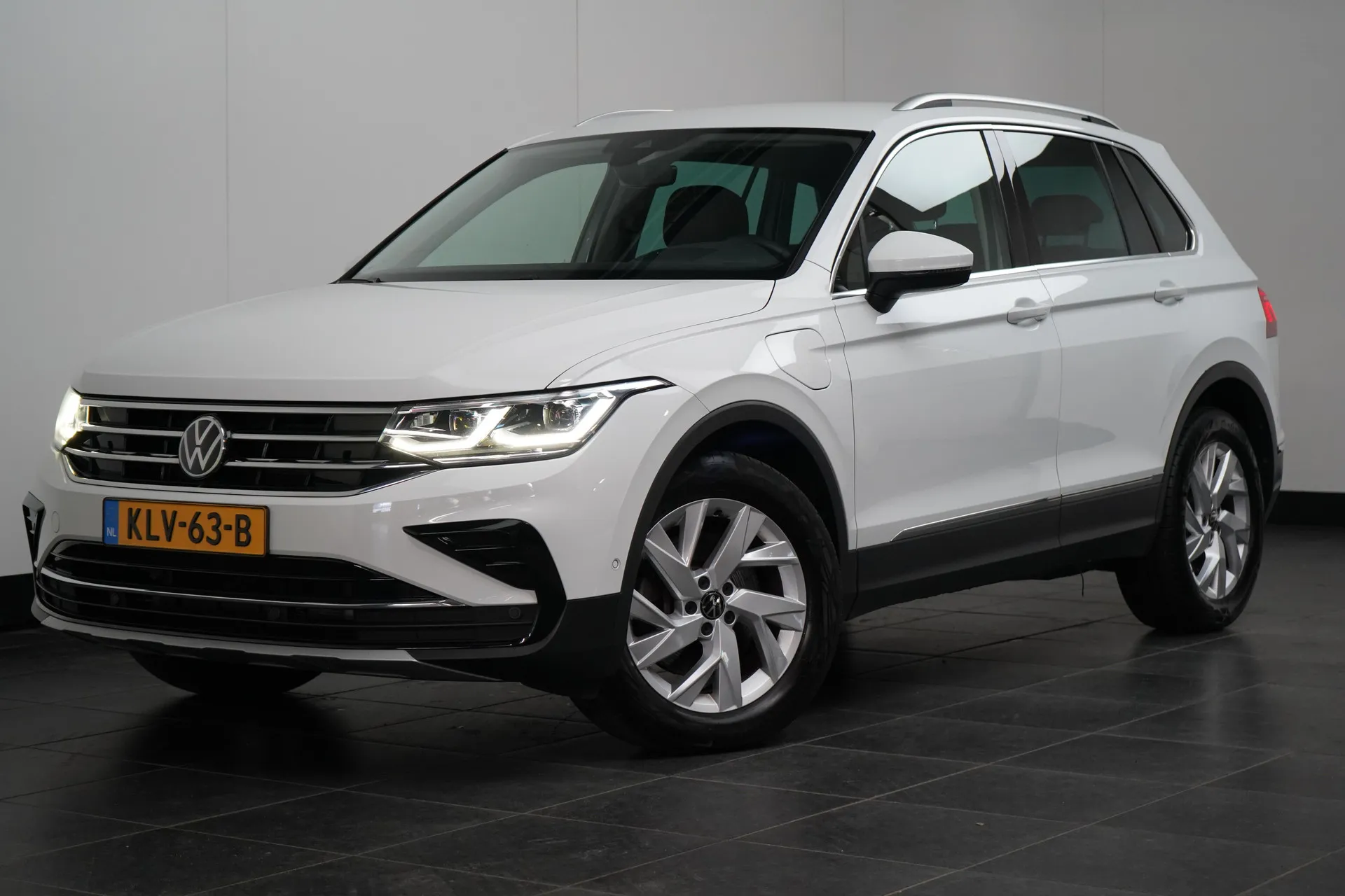 Volkswagen Tiguan — foto 1