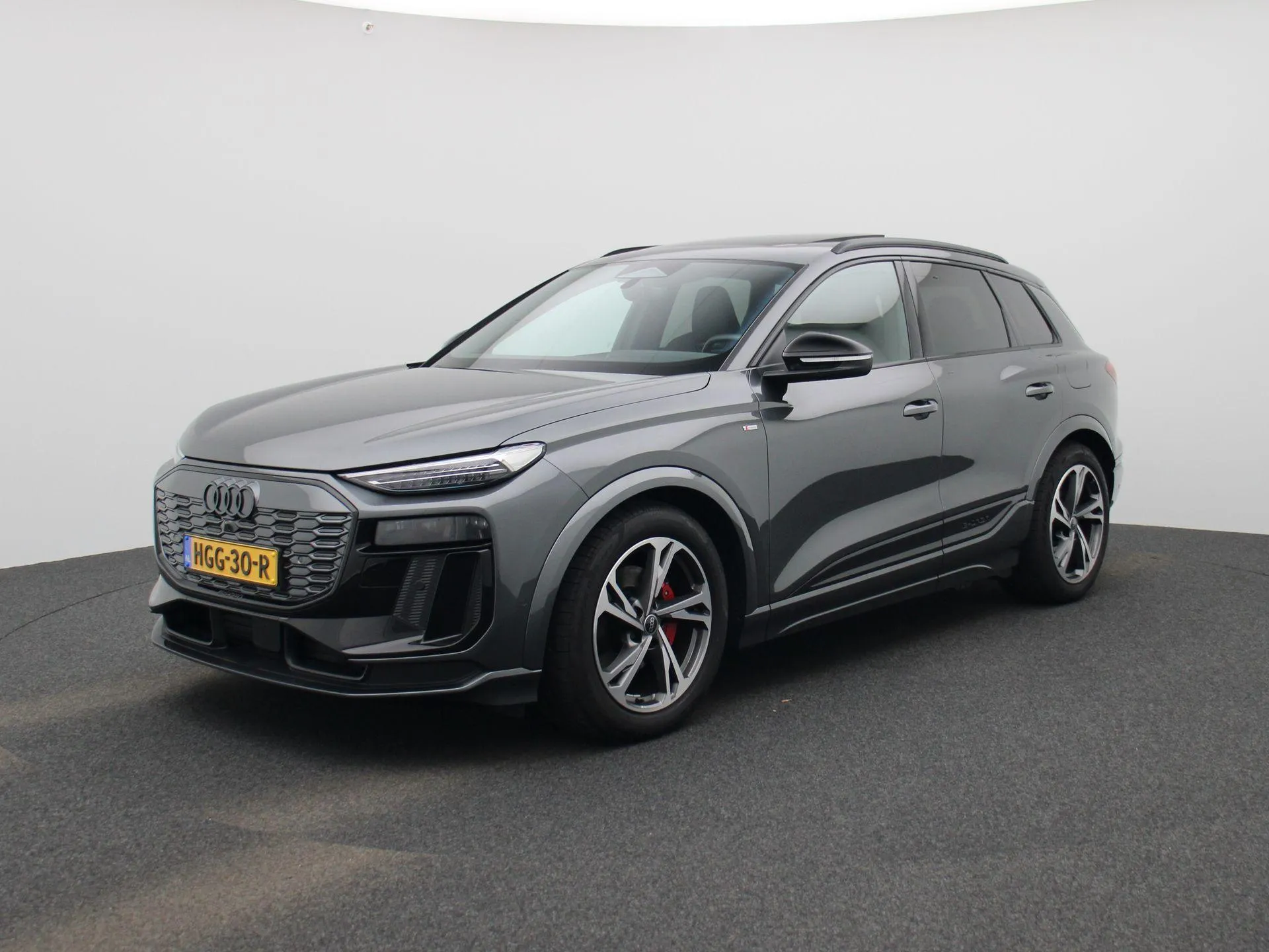 Audi Q6 e-tron — foto 1