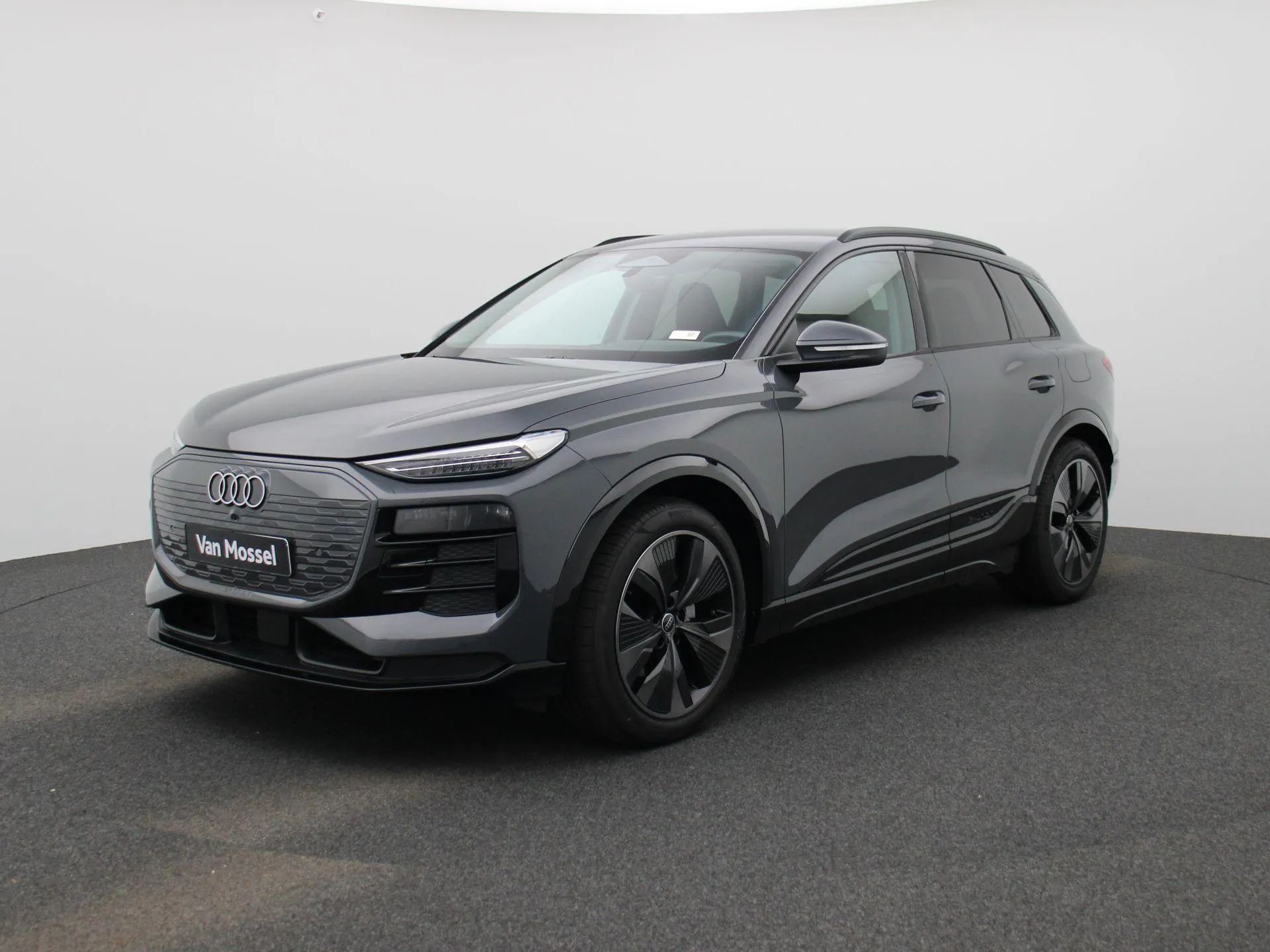 Audi Q6 e-tron — foto 1