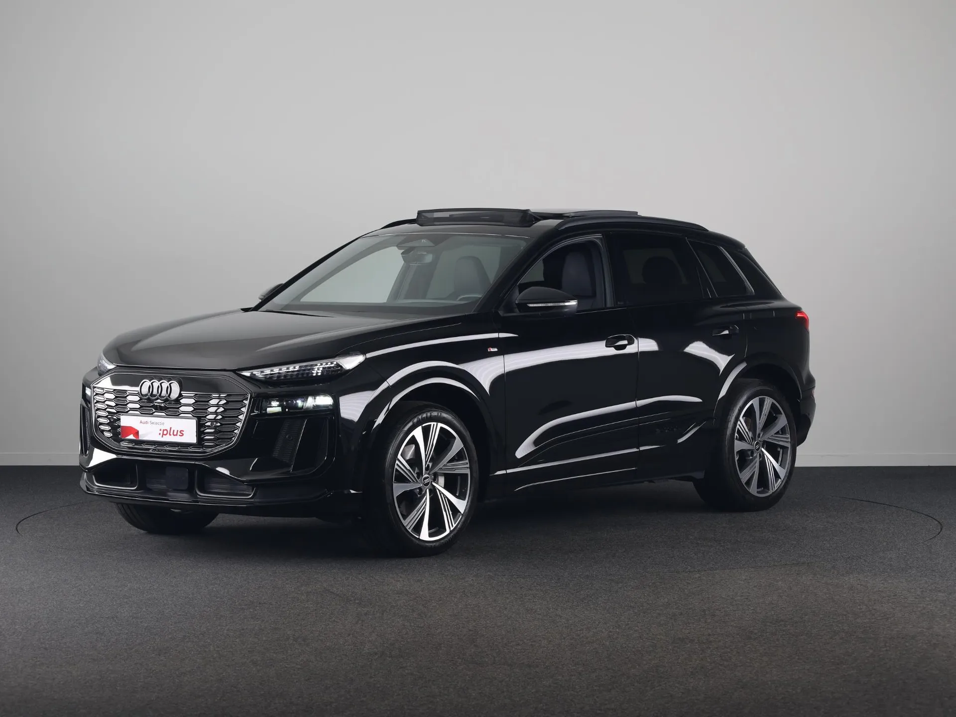 Audi Q6 e-tron — foto 1