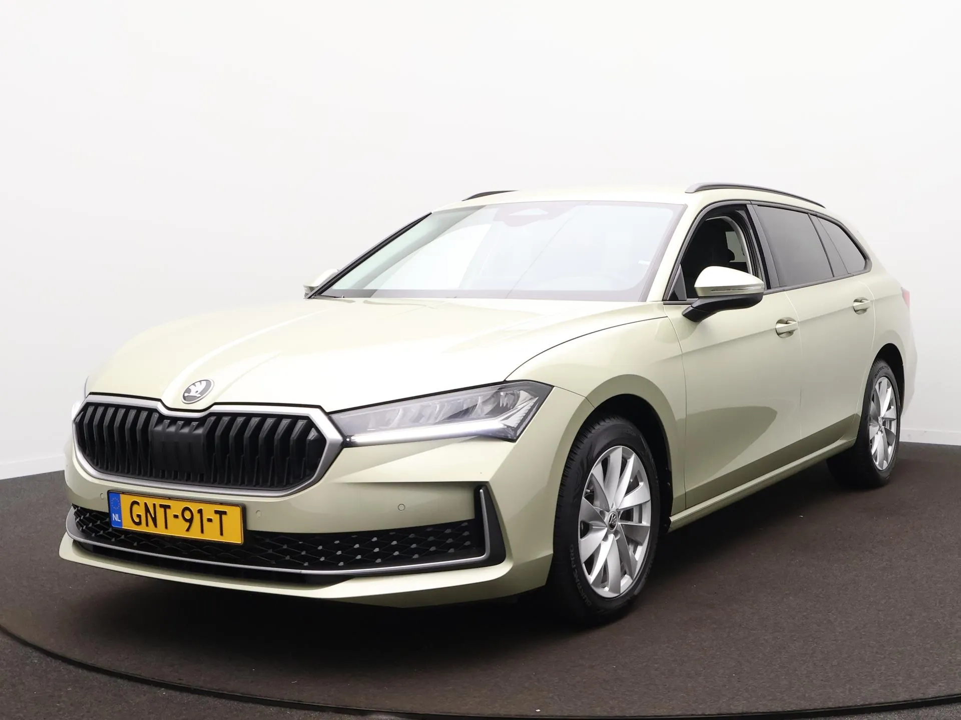 Škoda Superb — foto 1
