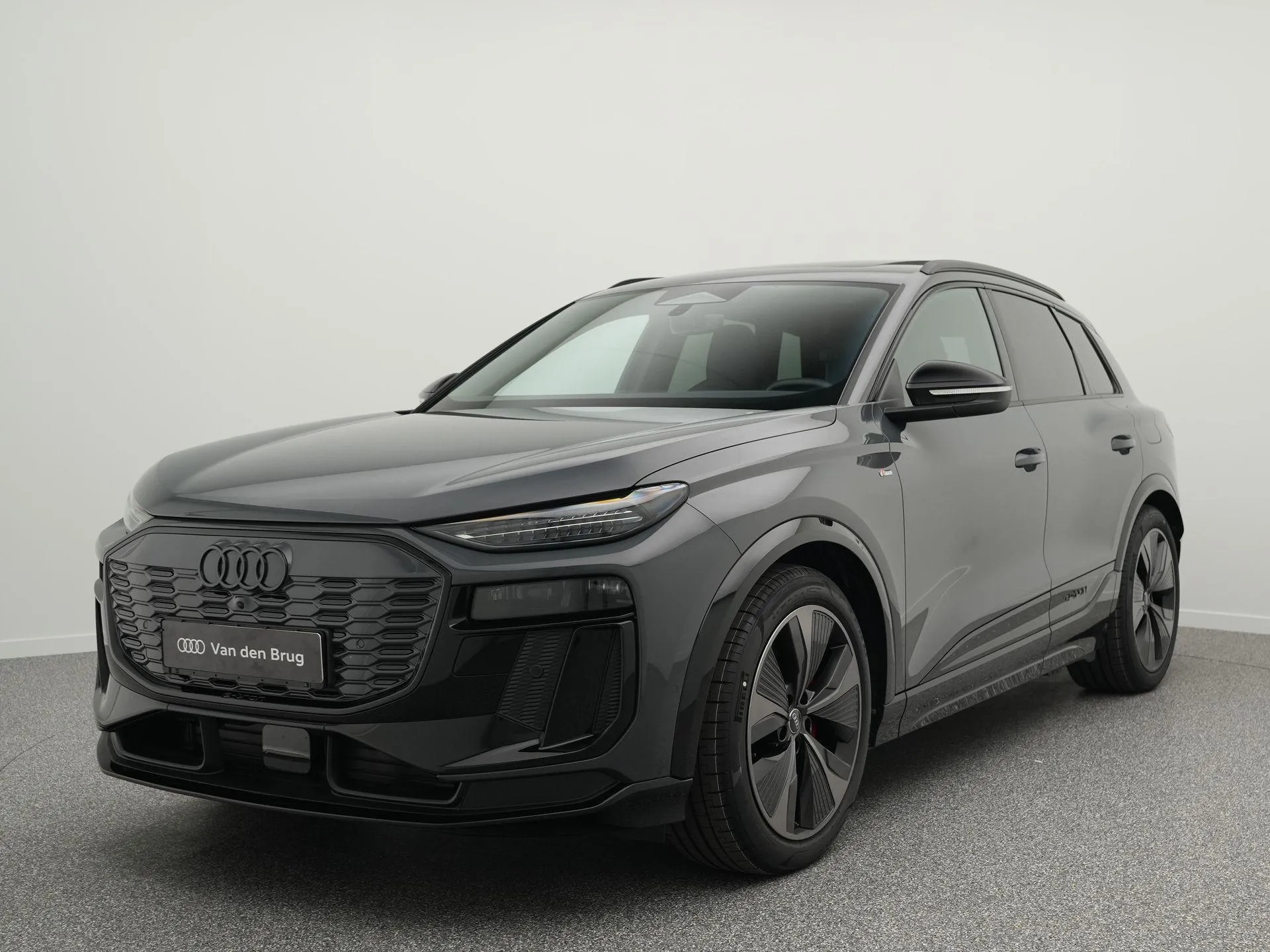 Audi Q6 e-tron — foto 1