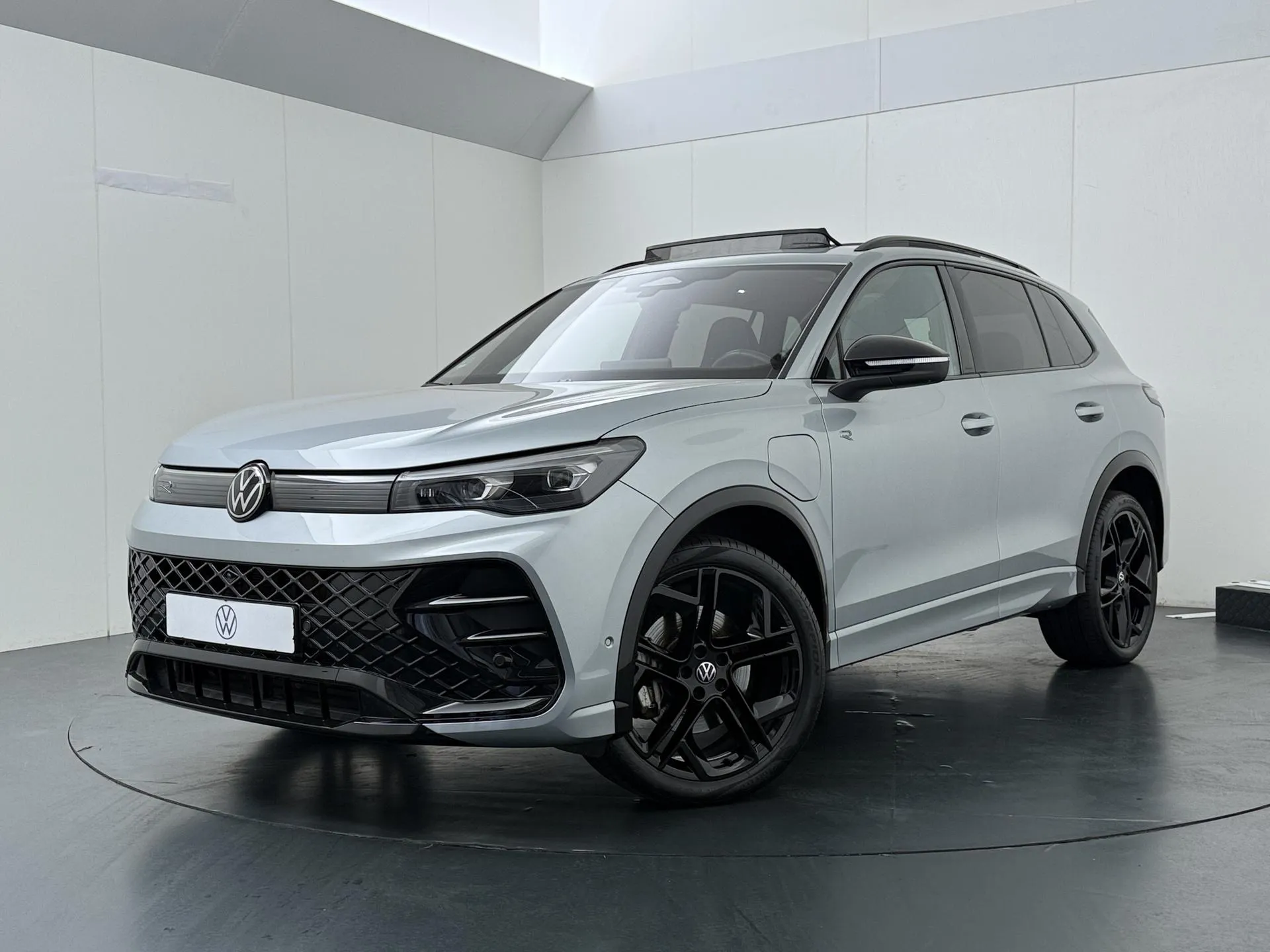 Volkswagen Tiguan — foto 1