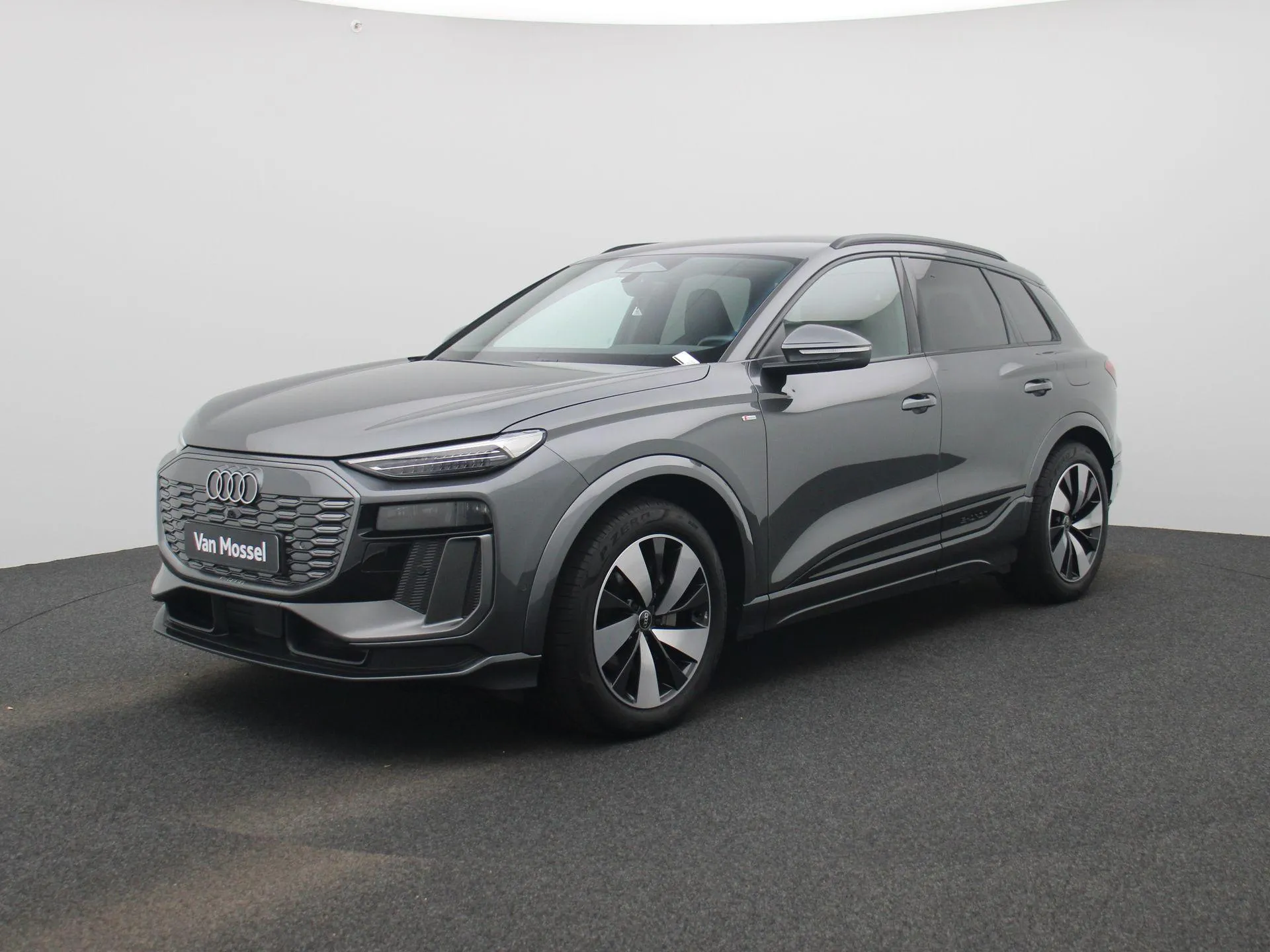 Audi Q6 e-tron — foto 1