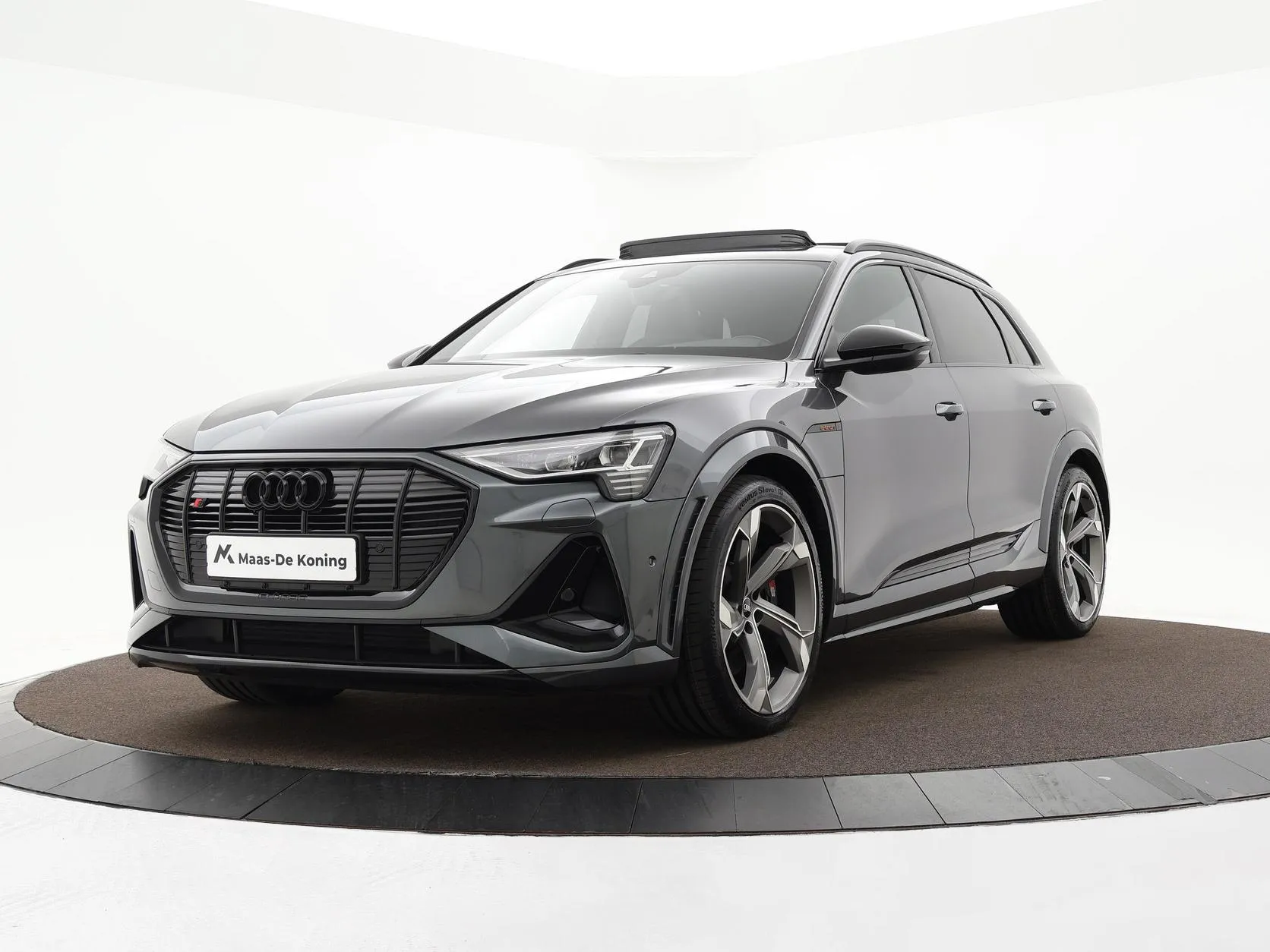 Audi e-tron — foto 1