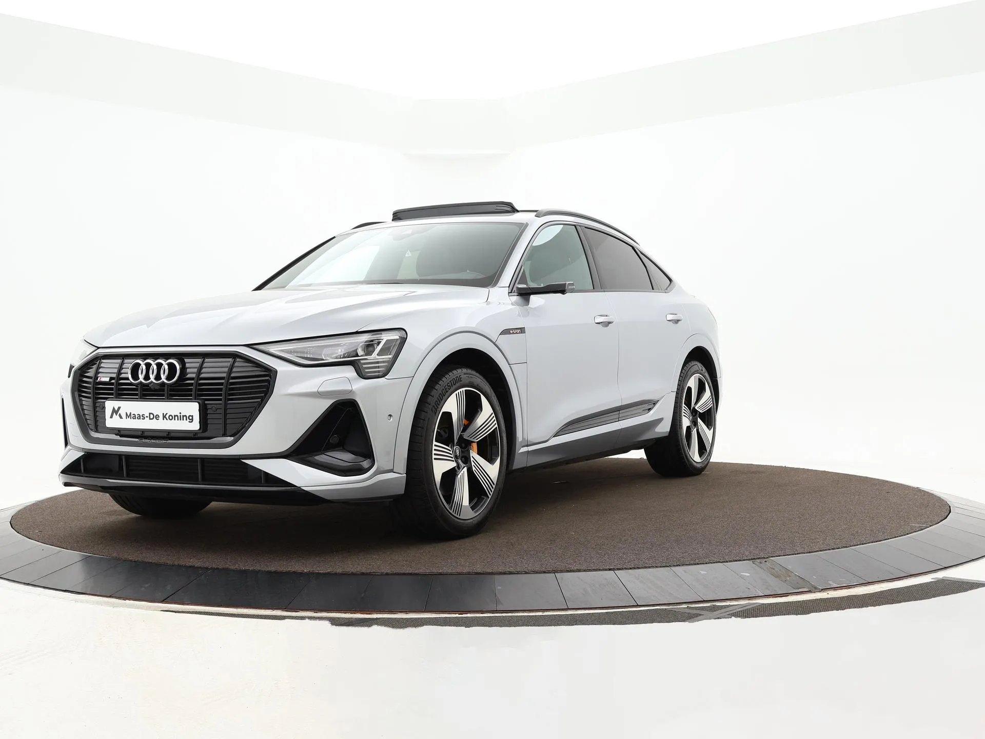 Audi e-tron — foto 1