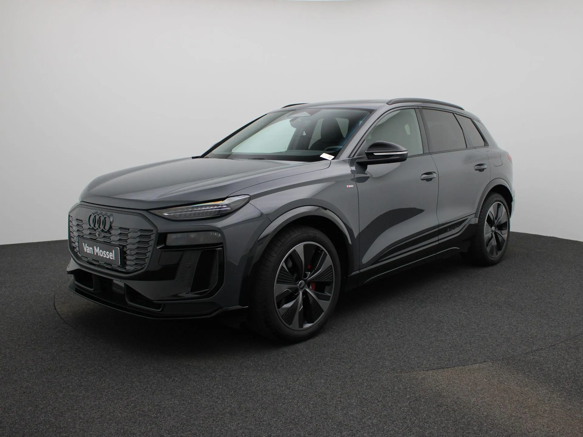 Audi Q6 e-tron — foto 1